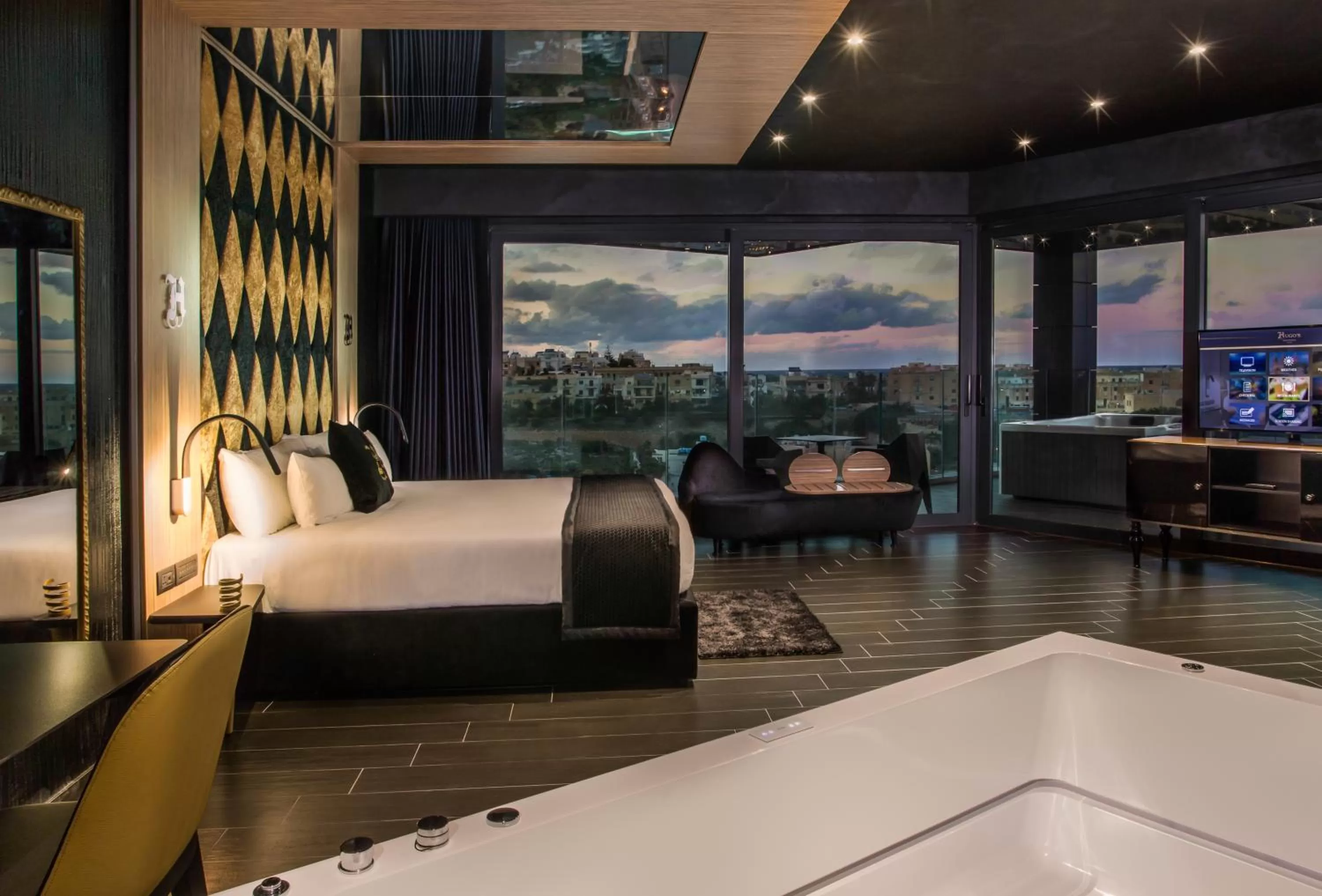 Hot Tub, Bed in H Hotel & SPA - Adults Only