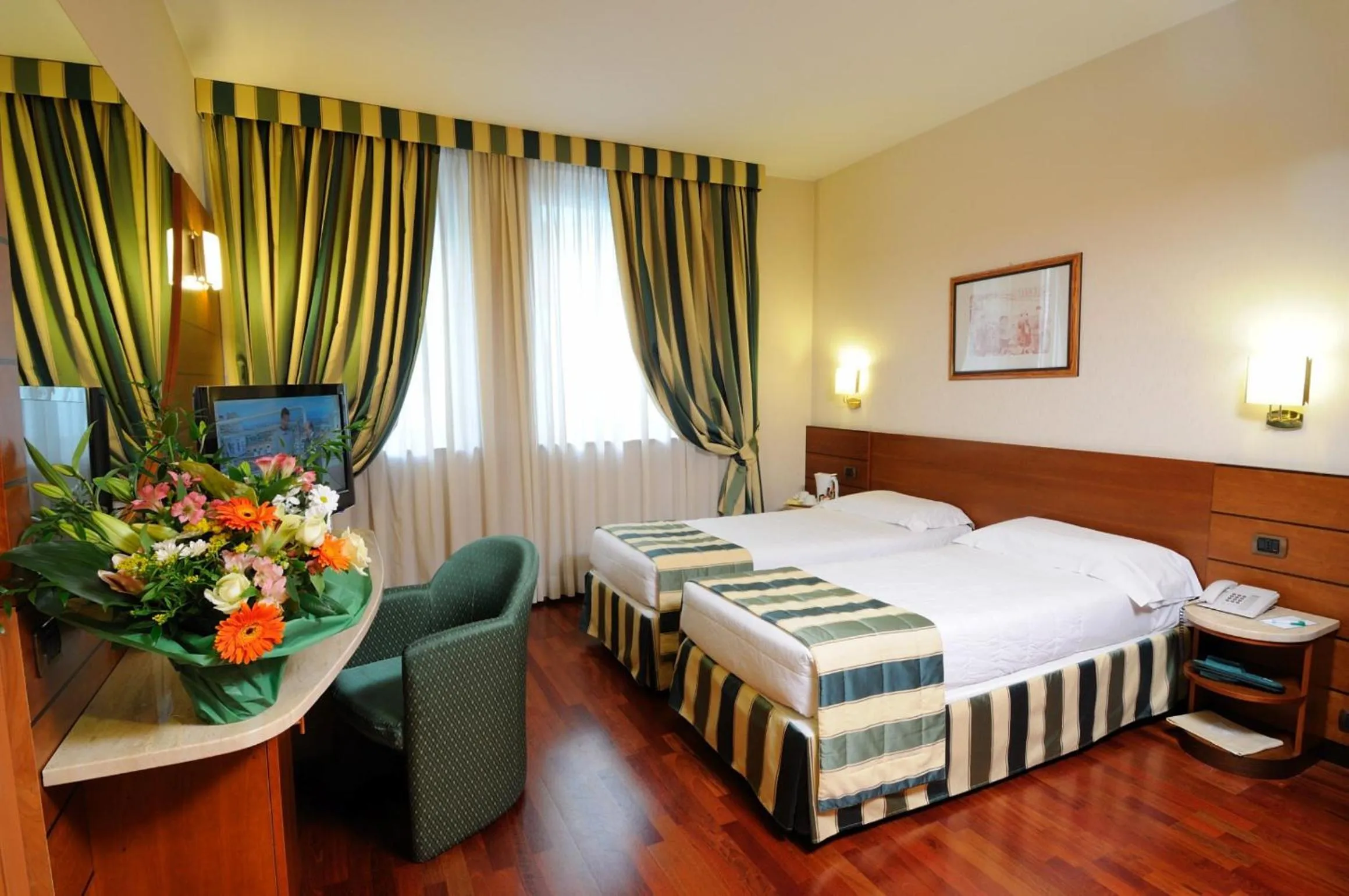 Photo of the whole room, Bed in Hotel Mirage Sure Hotel Collection by Best Western