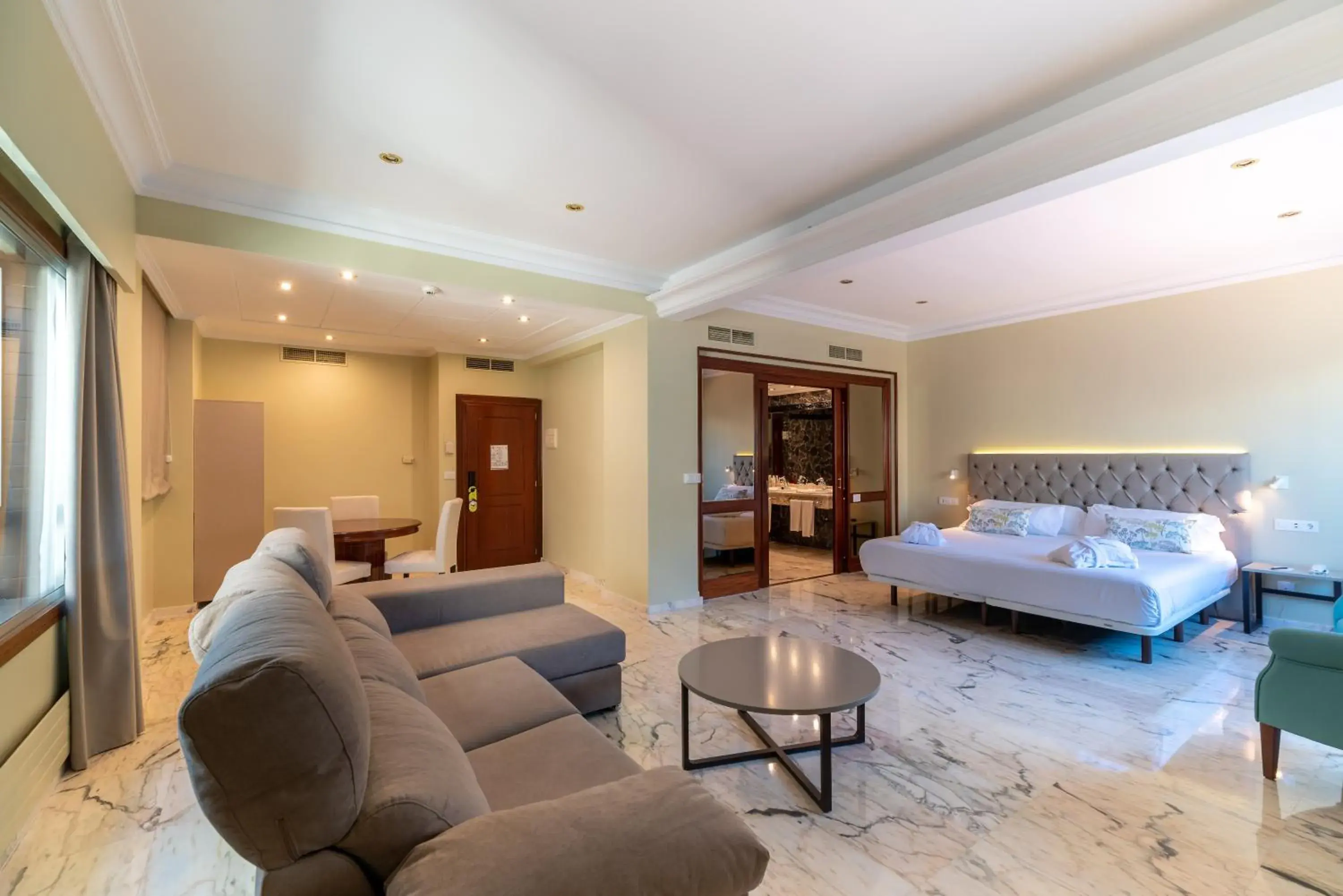 Living room in Sercotel Hotel Bahia de Vigo