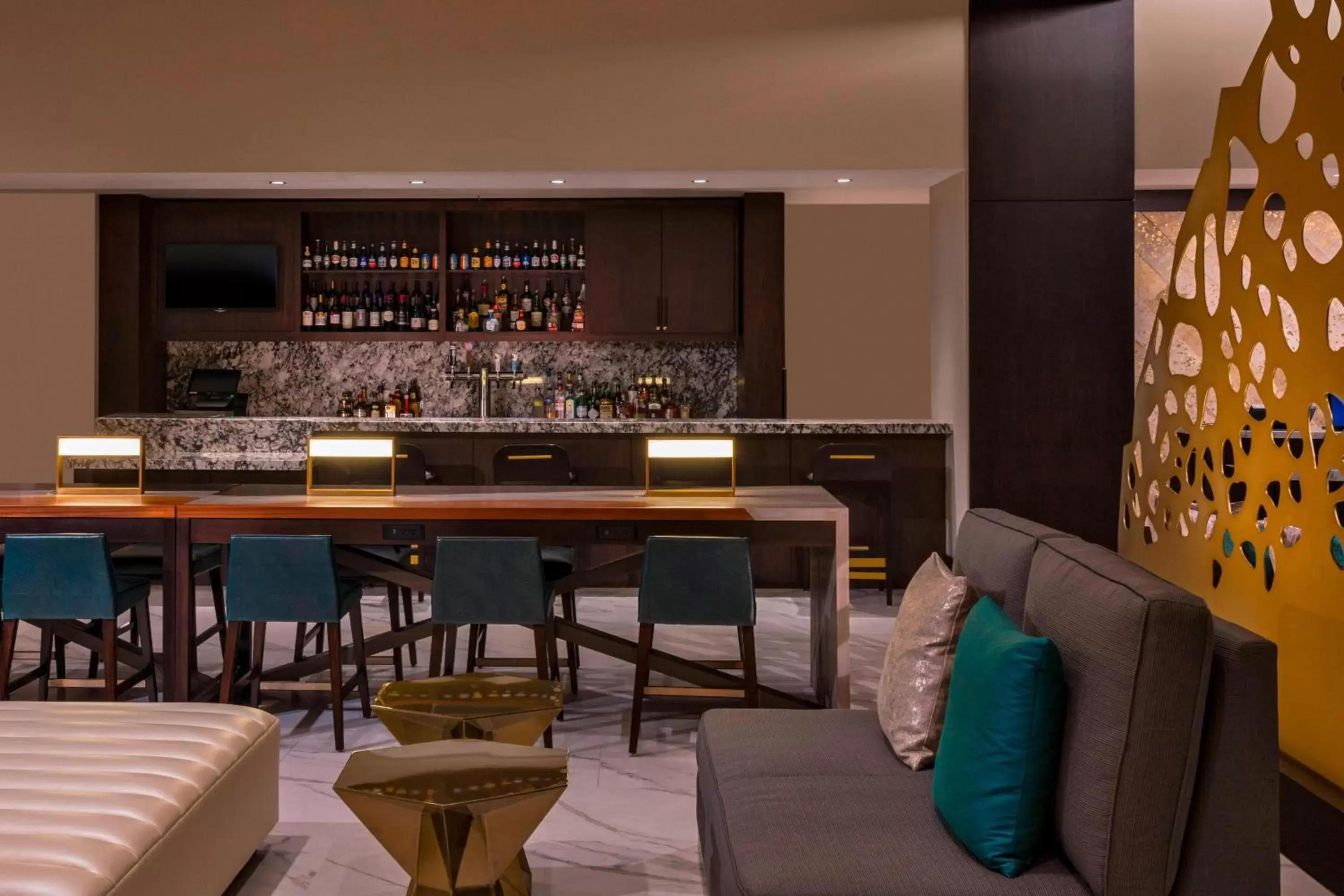 Lobby or reception, Lounge/Bar in The Westin Galleria Houston