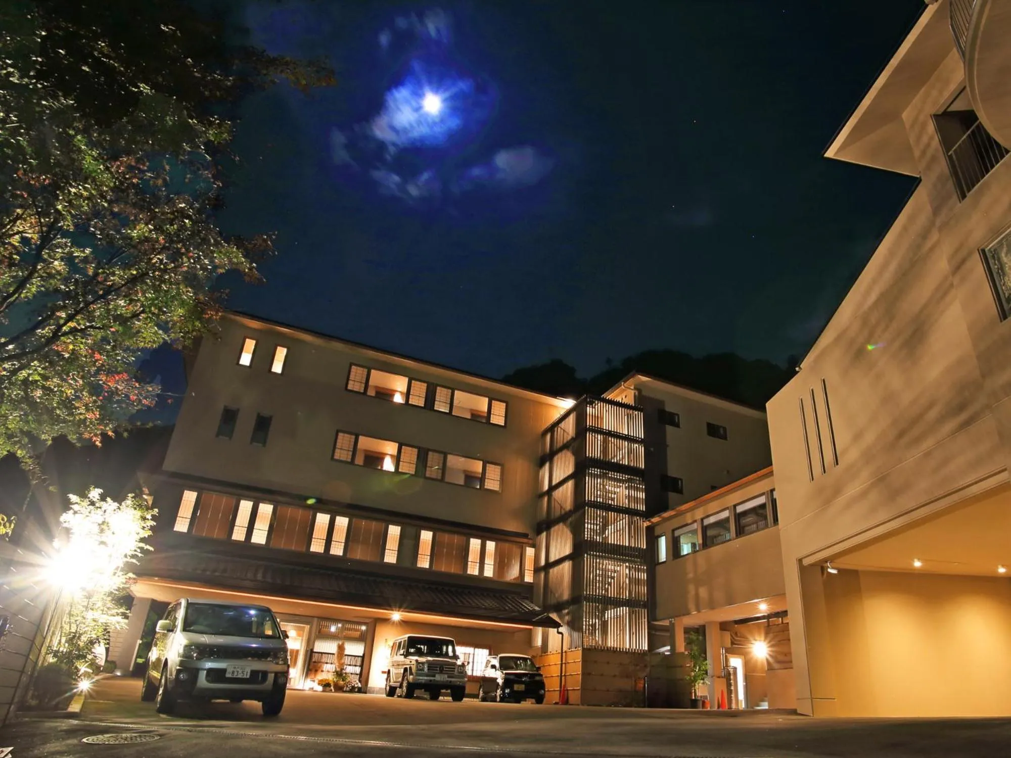 Facade/entrance in Okuno Hosomichi