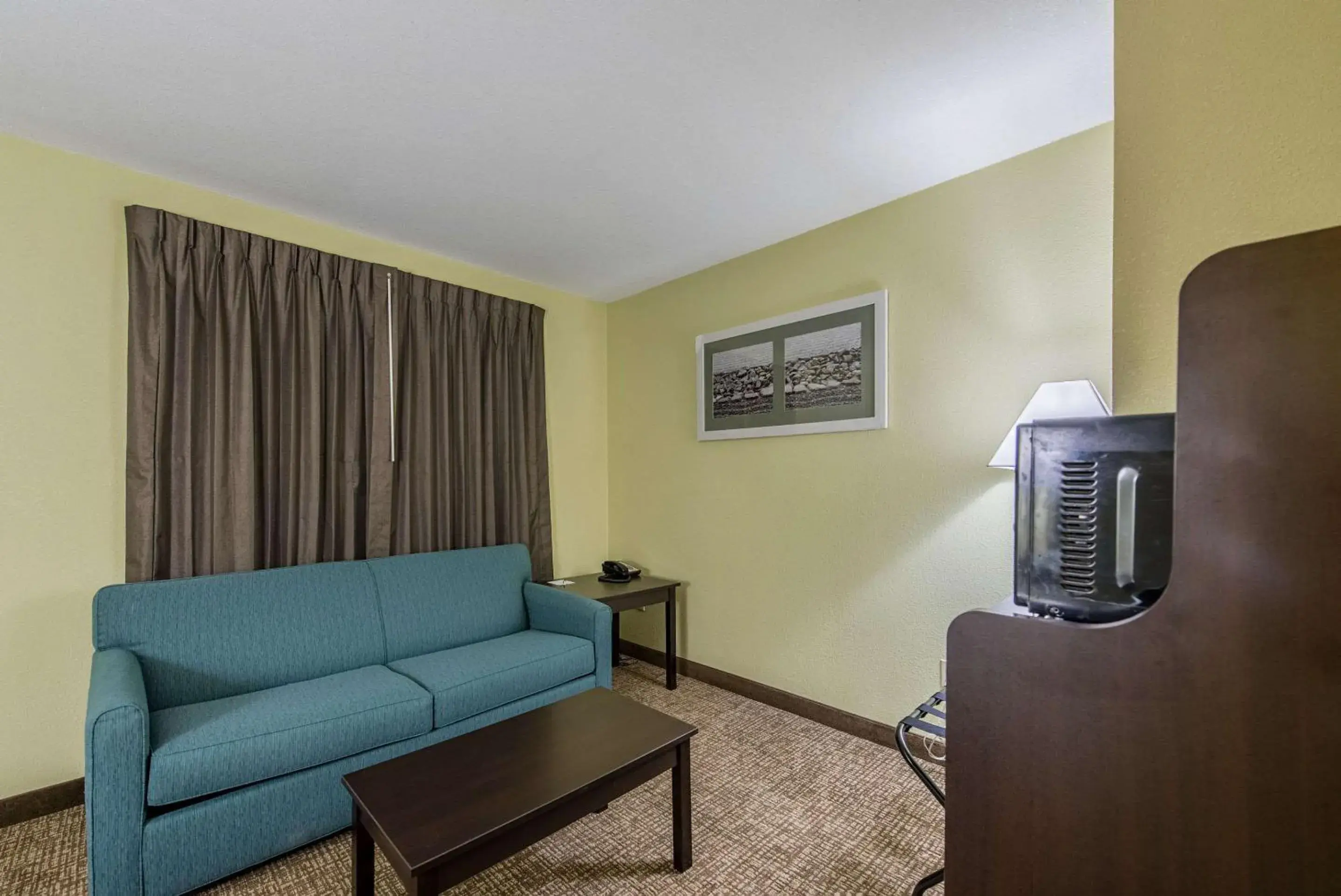 Photo of the whole room, Seating Area in Quality Inn & Suites University Area
