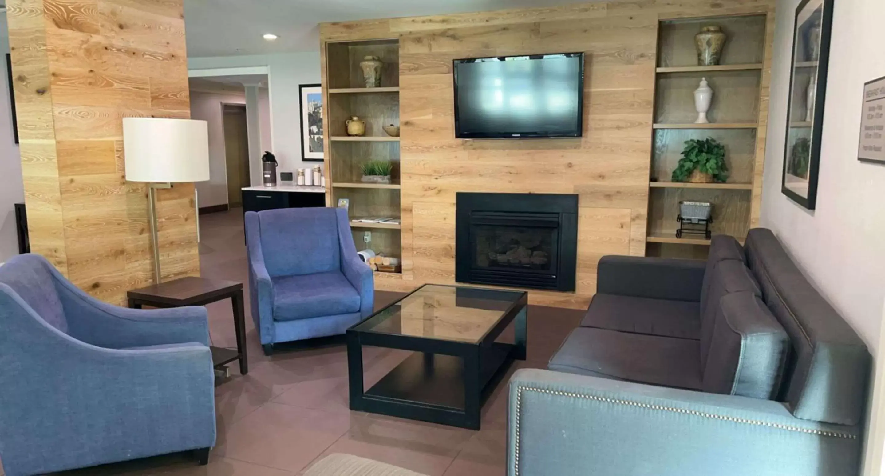 Lobby or reception, Seating Area in SureStay Plus Hotel by Best Western Vero Beach