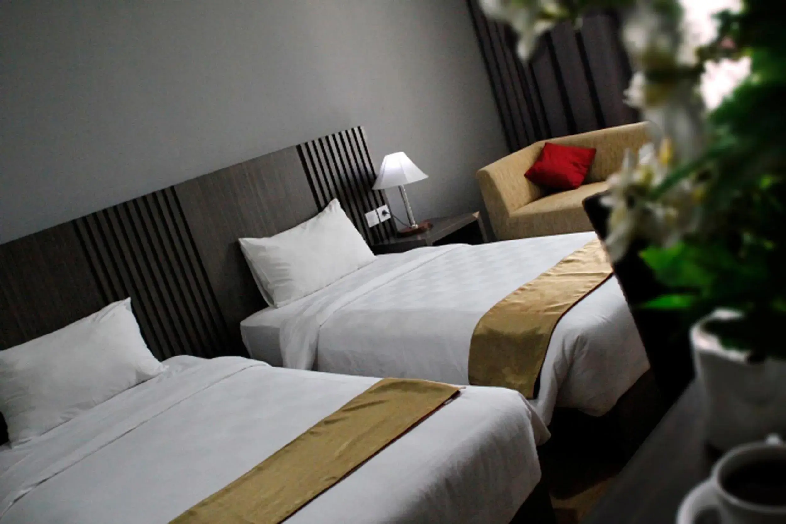 Pool view, Bed in Merapi Merbabu Hotels Bekasi