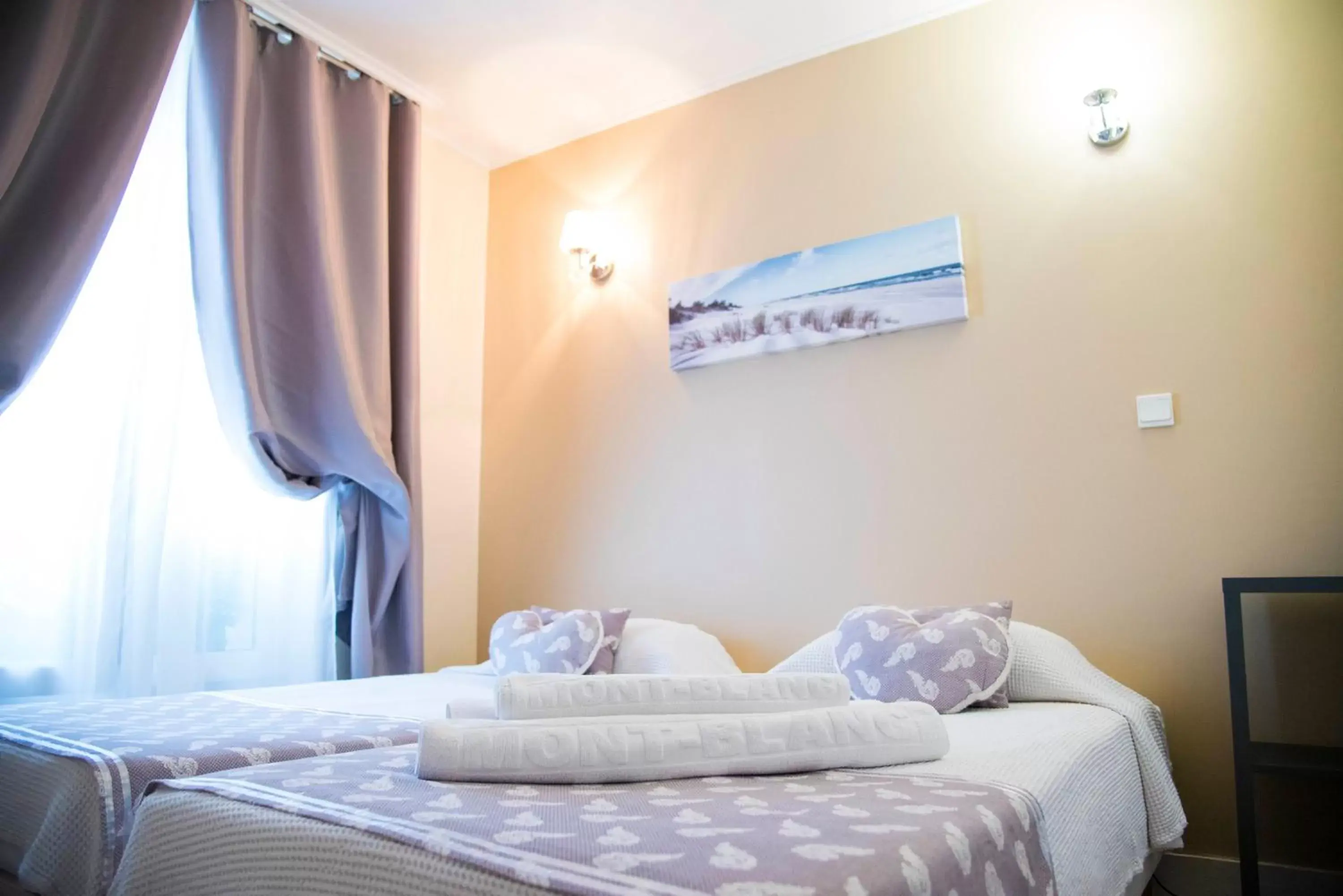 Bedroom, Bed in Hôtel du Mont Blanc