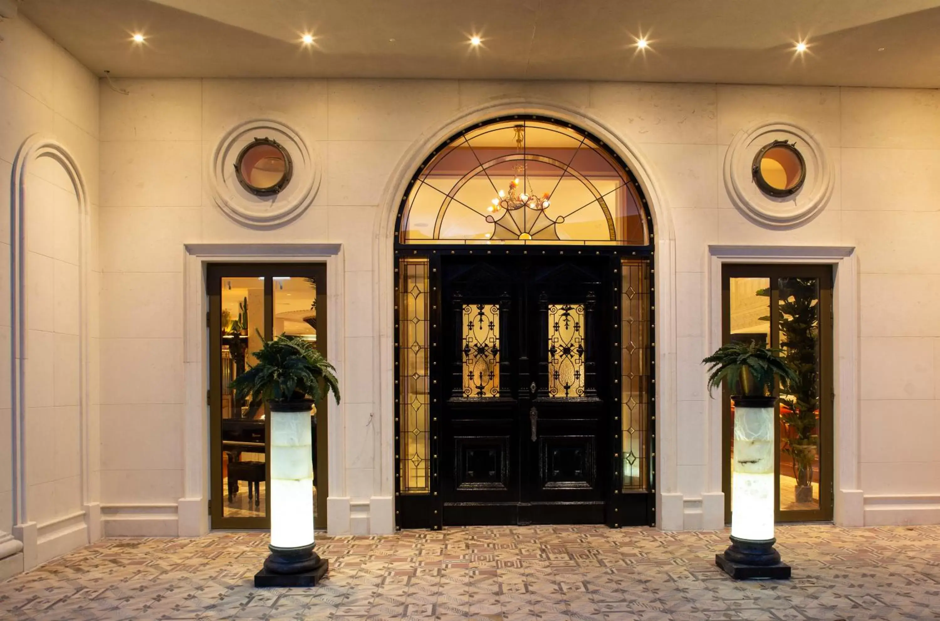 Facade/entrance in Lawlors Hotel