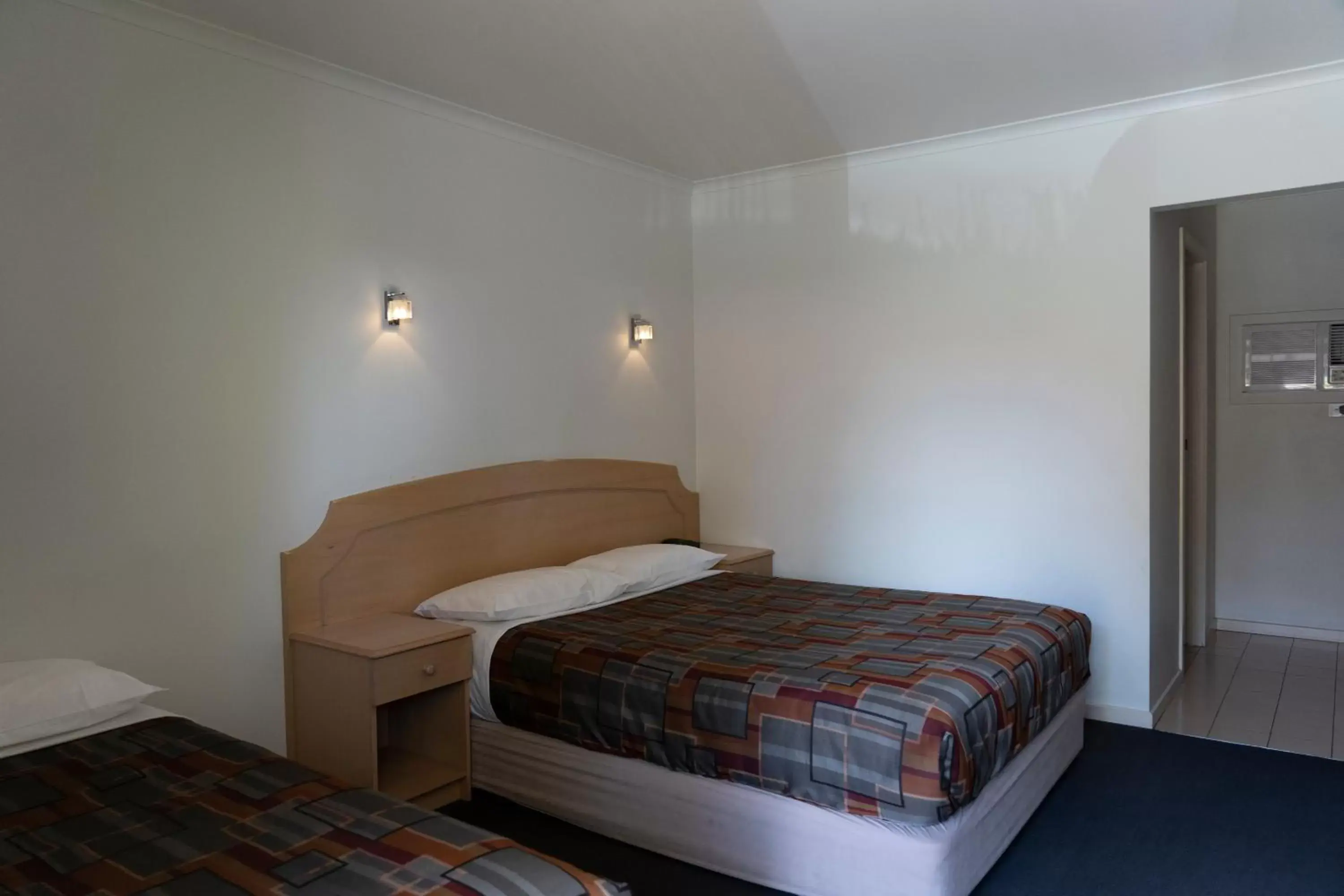 Bed in Nunawading Motor Inn