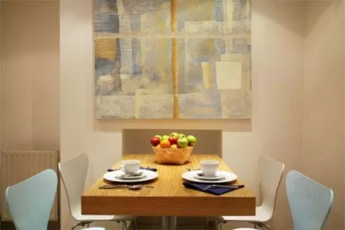 Restaurant/places to eat in The Sumner Hotel