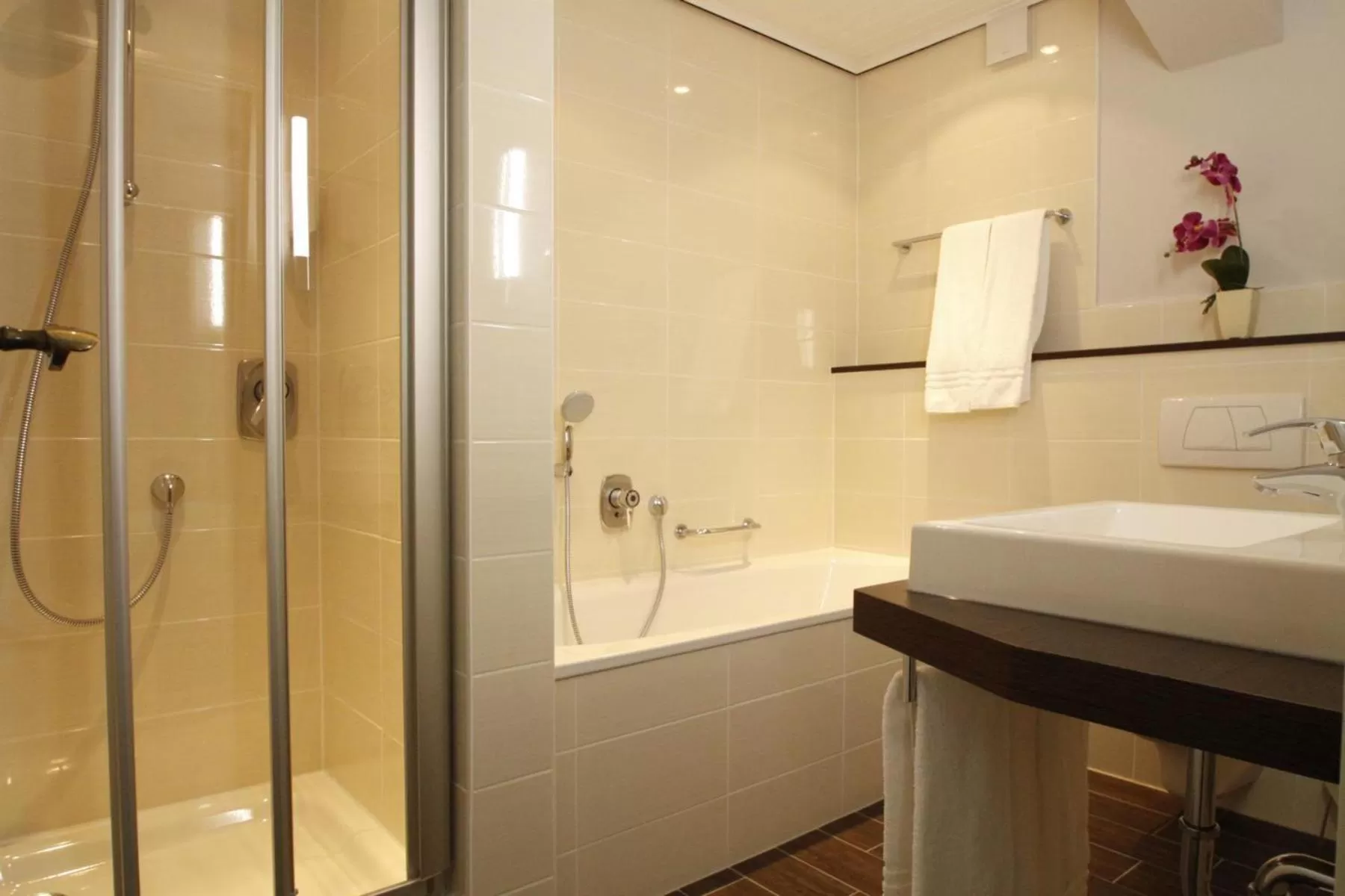 Bathroom in Hotel Kaiserhof Wesel