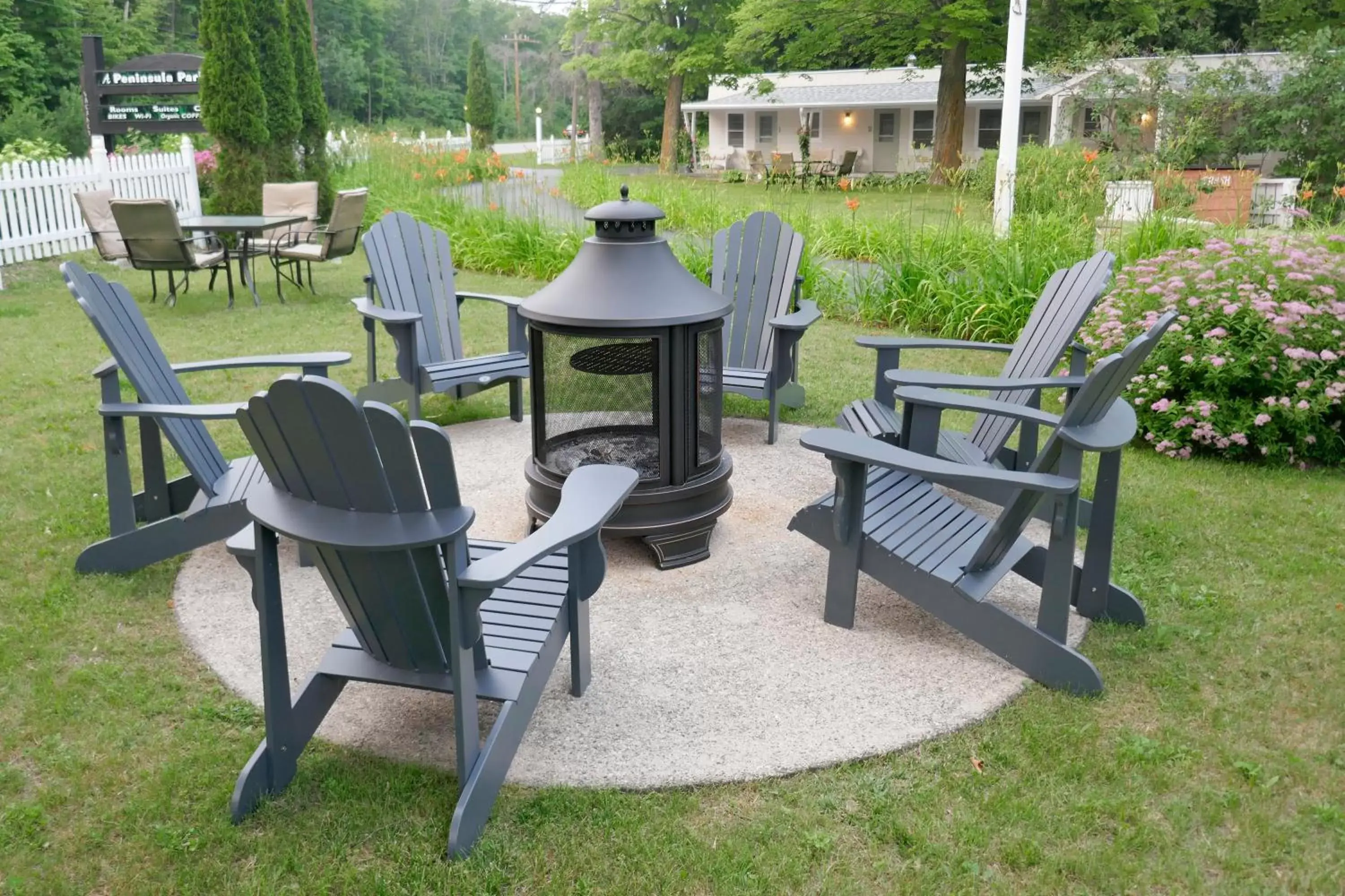 Seating area, Garden in Peninsula Park-View Resort