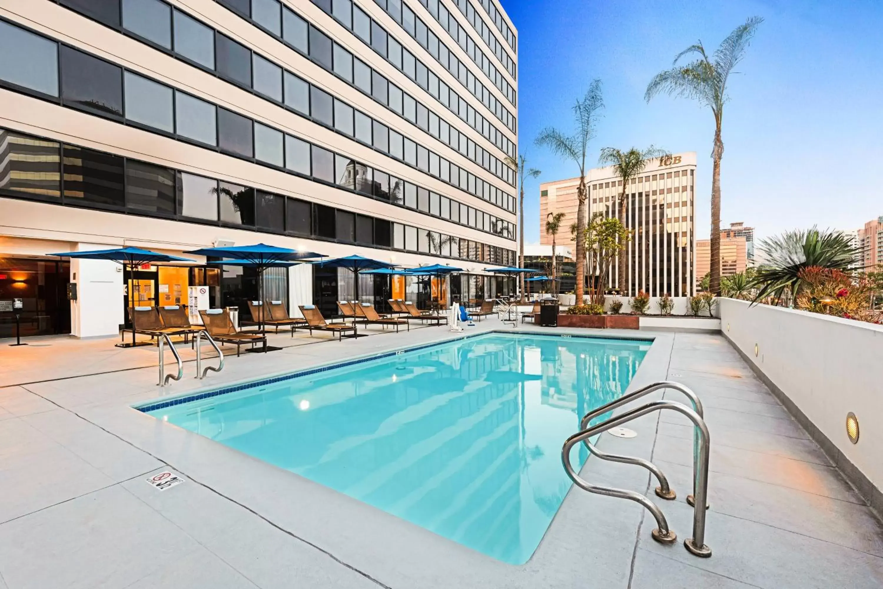 Swimming Pool in Renaissance Long Beach Hotel