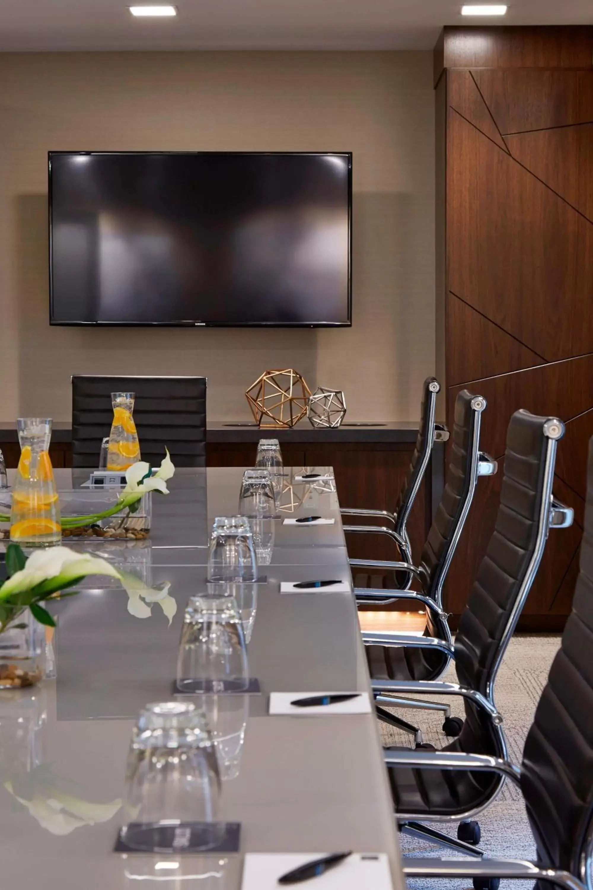 Meeting/conference room, TV/Entertainment Center in AC Hotel by Marriott Minneapolis Downtown