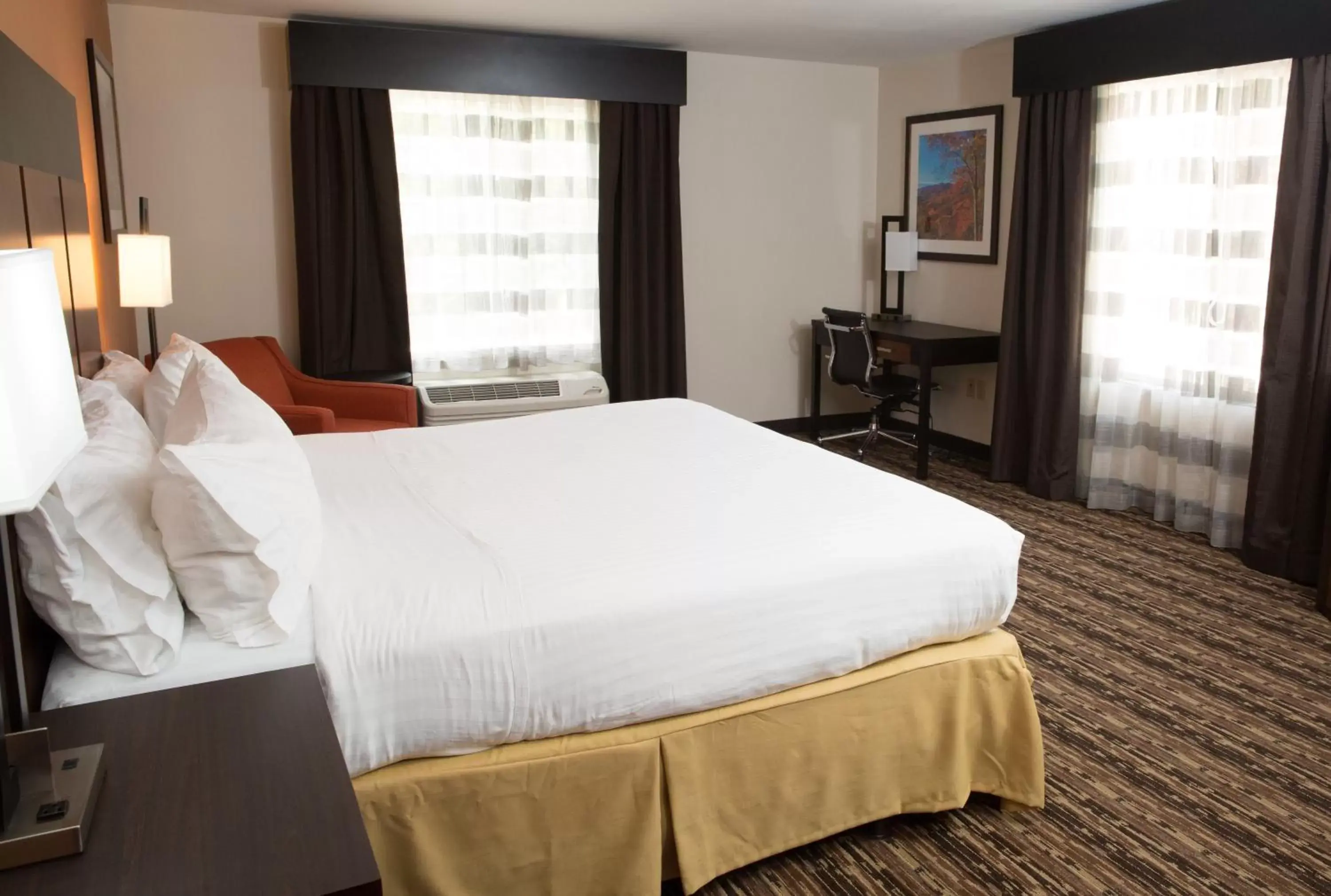 Photo of the whole room, Bed in Holiday Inn Express Hotel & Suites Cherokee-Casino, an IHG Hotel