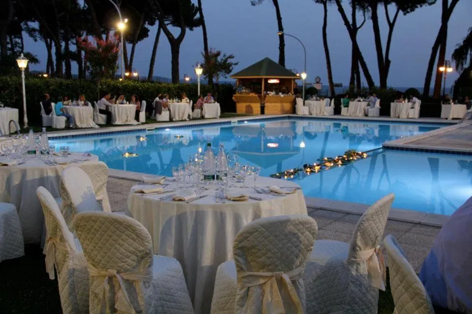 Restaurant/places to eat in Hotel Holiday Sul Lago