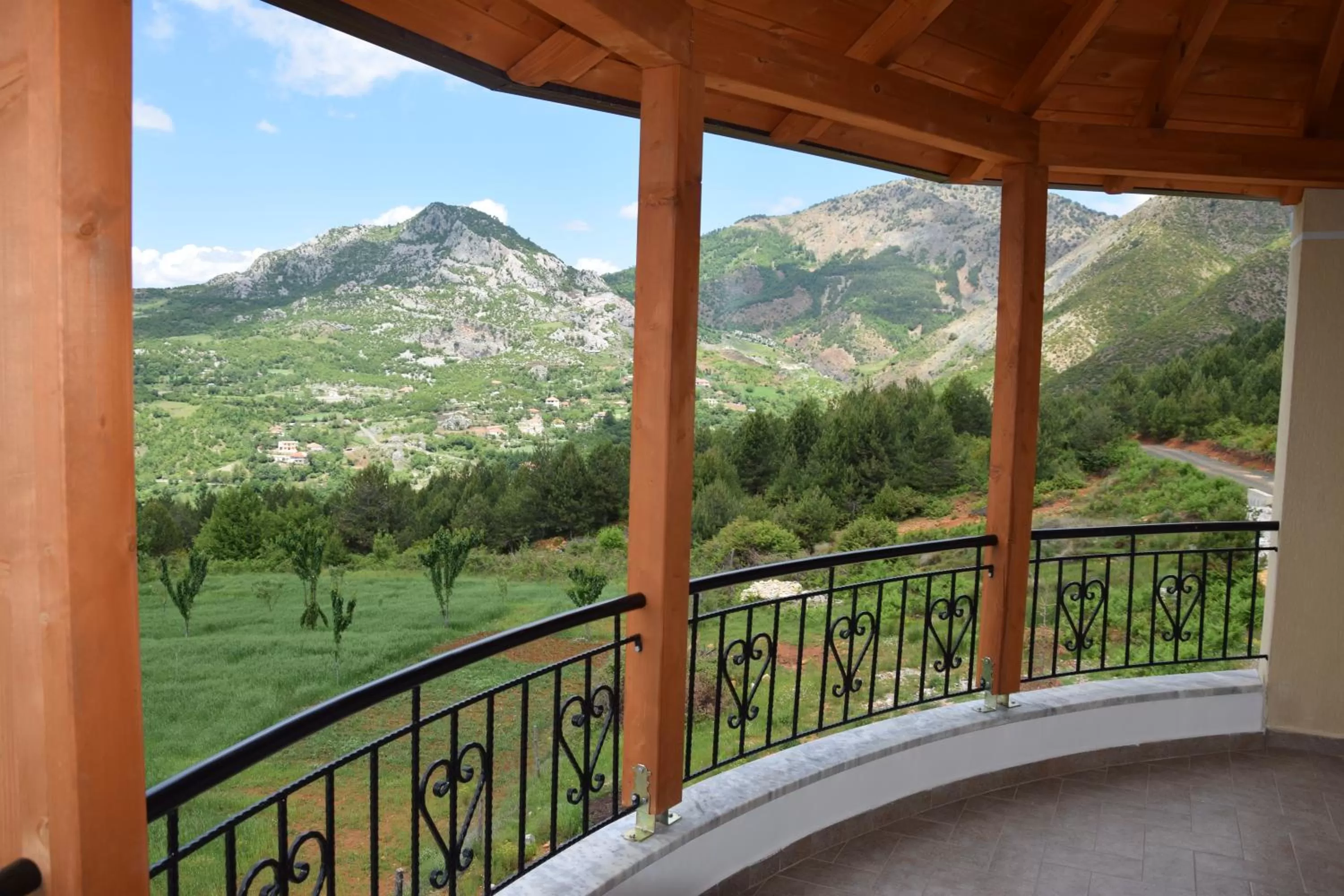 Natural landscape, Balcony/Terrace in Sofra E Shpatit