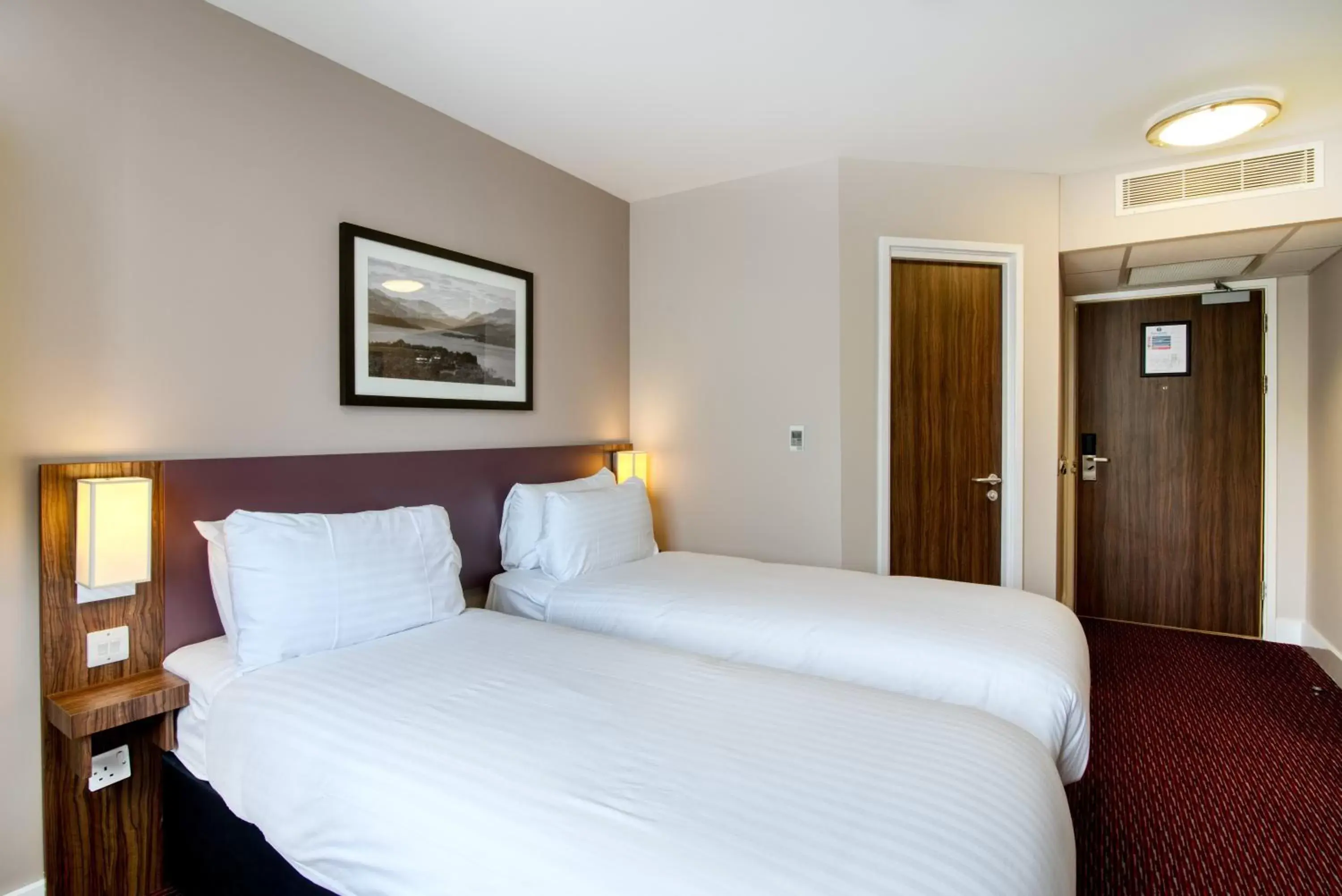 Bedroom, Bed in Queen of the Loch, Balloch by Marston's Inns