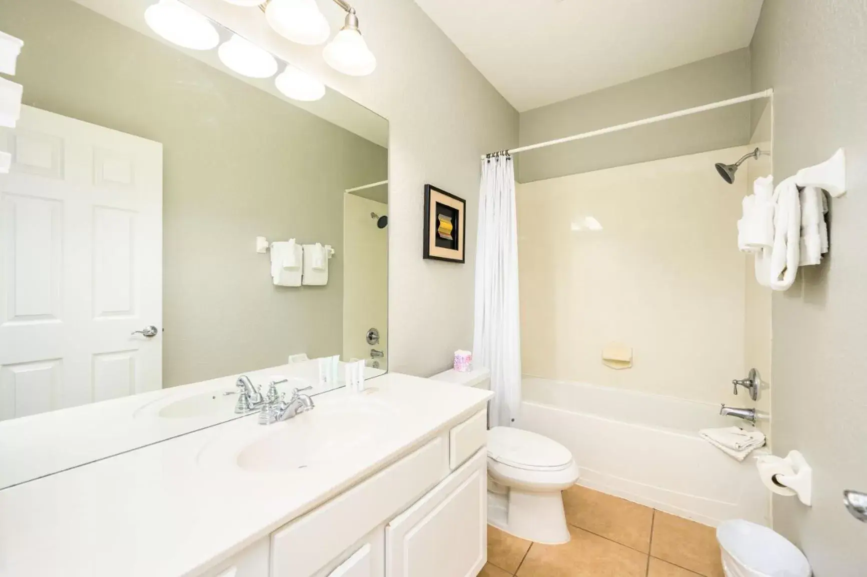 Shower, Bathroom in Vista Cay Resort by Millenium at Universal Blvd.