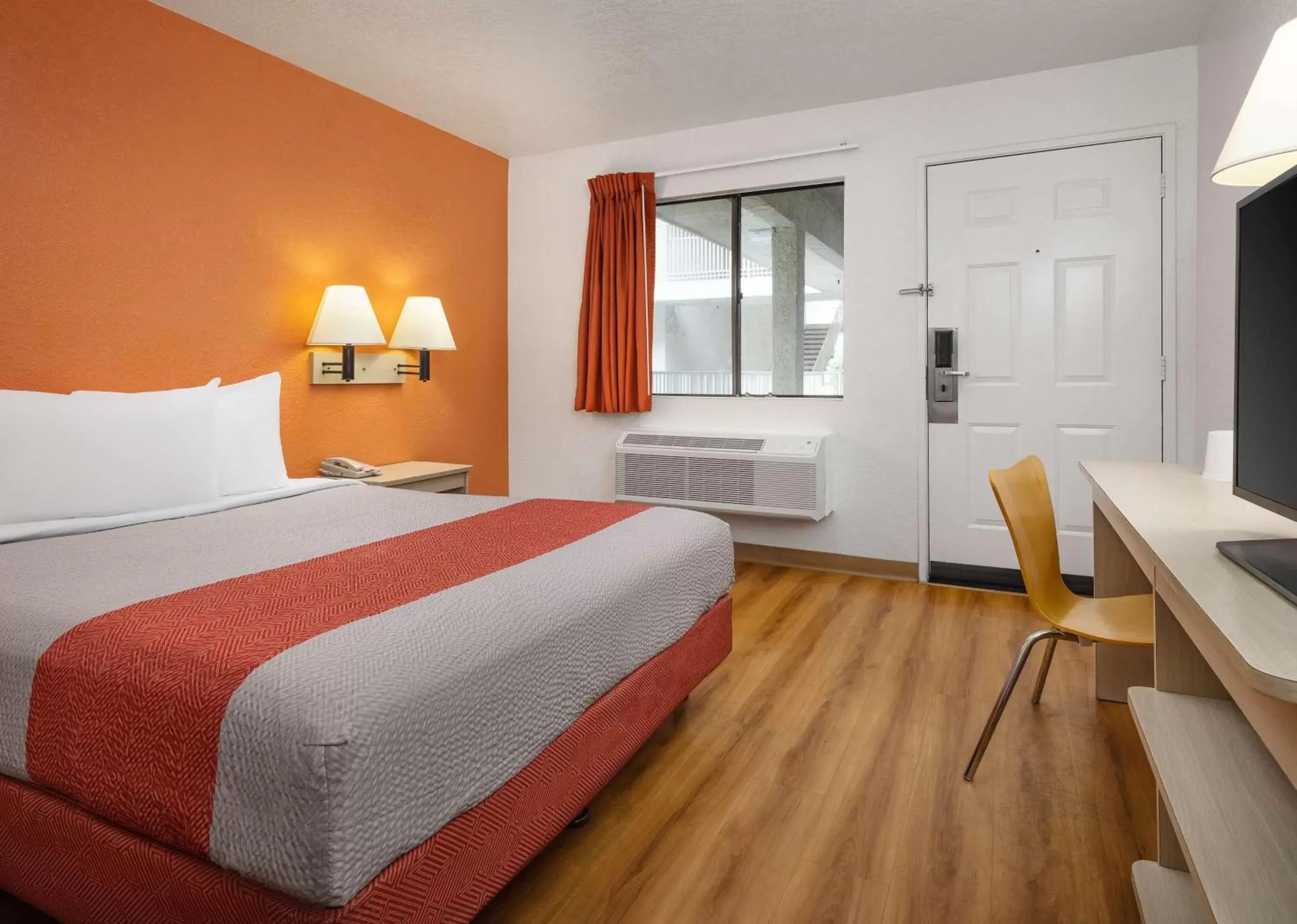 Bedroom, Bed in Motel 6-Buena Park, CA - Knotts Berry Farm - Disneyland