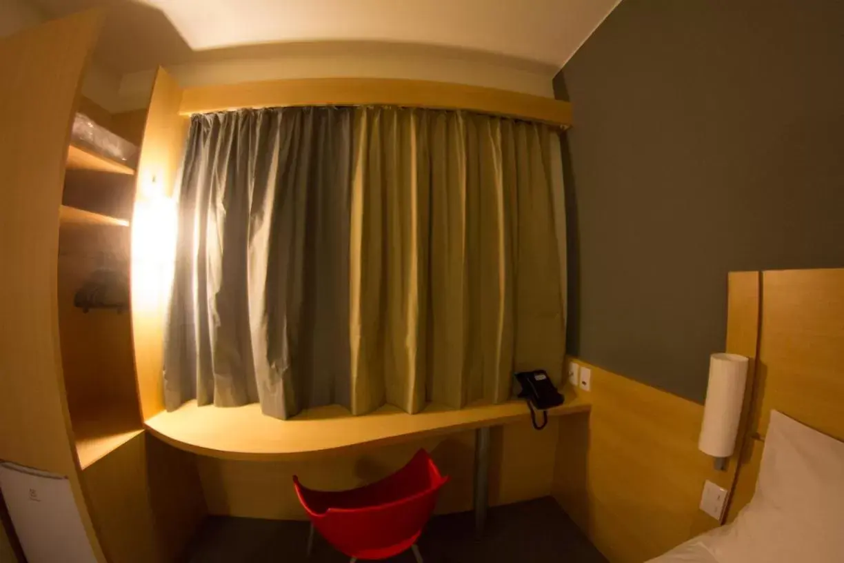 Bedroom, TV/Entertainment Center in ibis Catalao