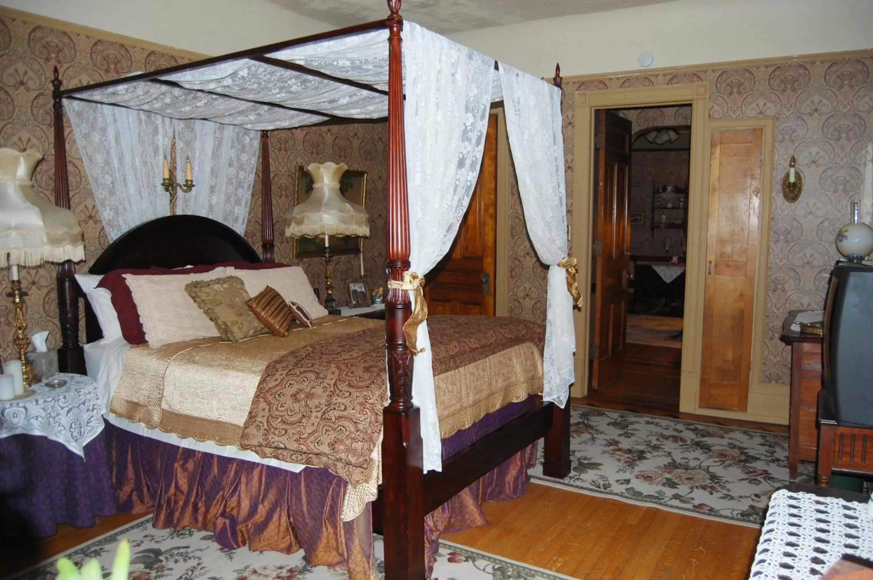Bedroom, Bed in Schuster Mansion Bed & Breakfast