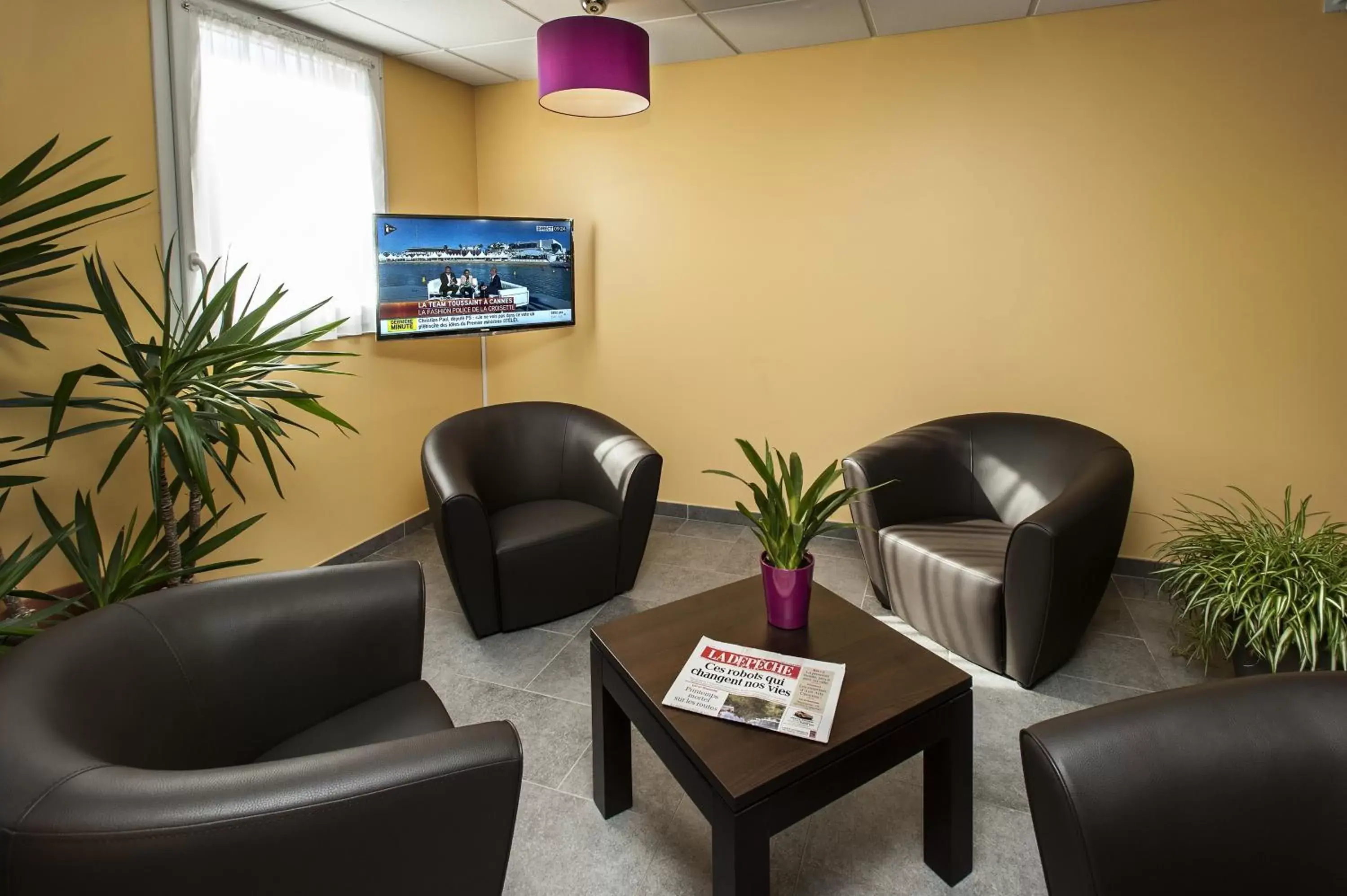 Seating area, Lobby/Reception in Brit Hotel Confort Villeneuve Sur Lot