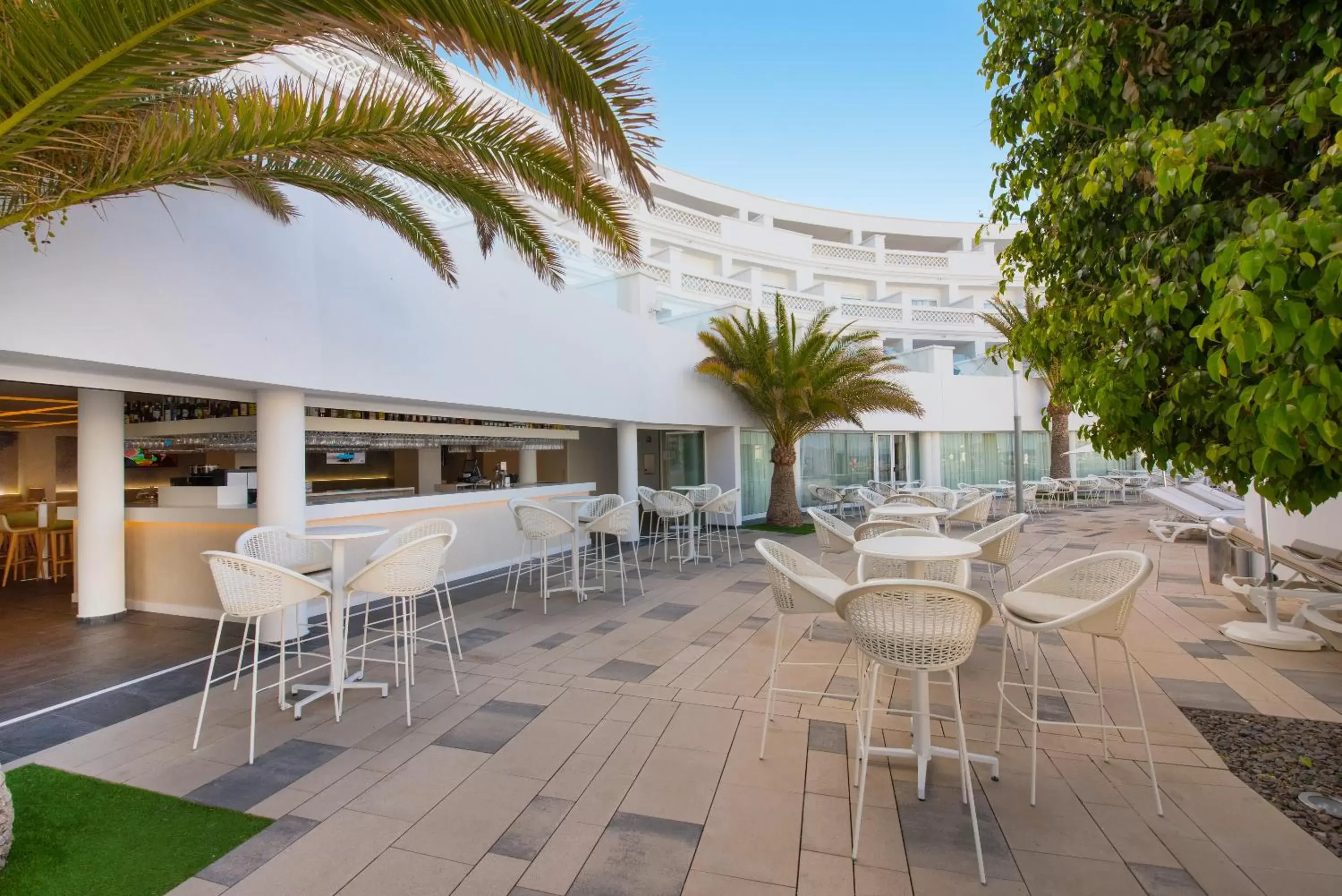 Lounge or bar in Iberostar Selection Lanzarote Park