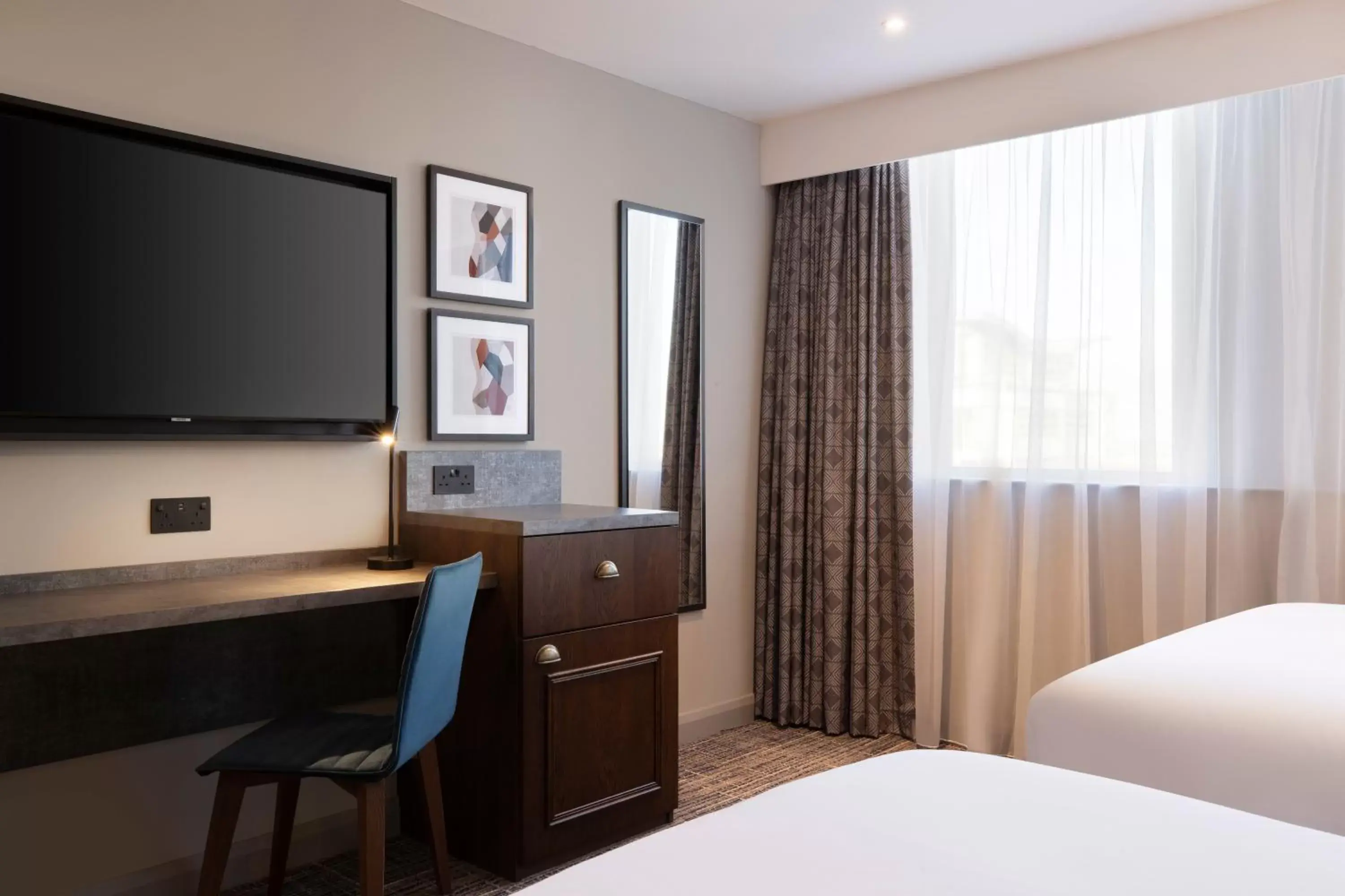 Bedroom, TV/Entertainment Center in Leonardo Royal Hotel Birmingham - formerly Jurys Inn