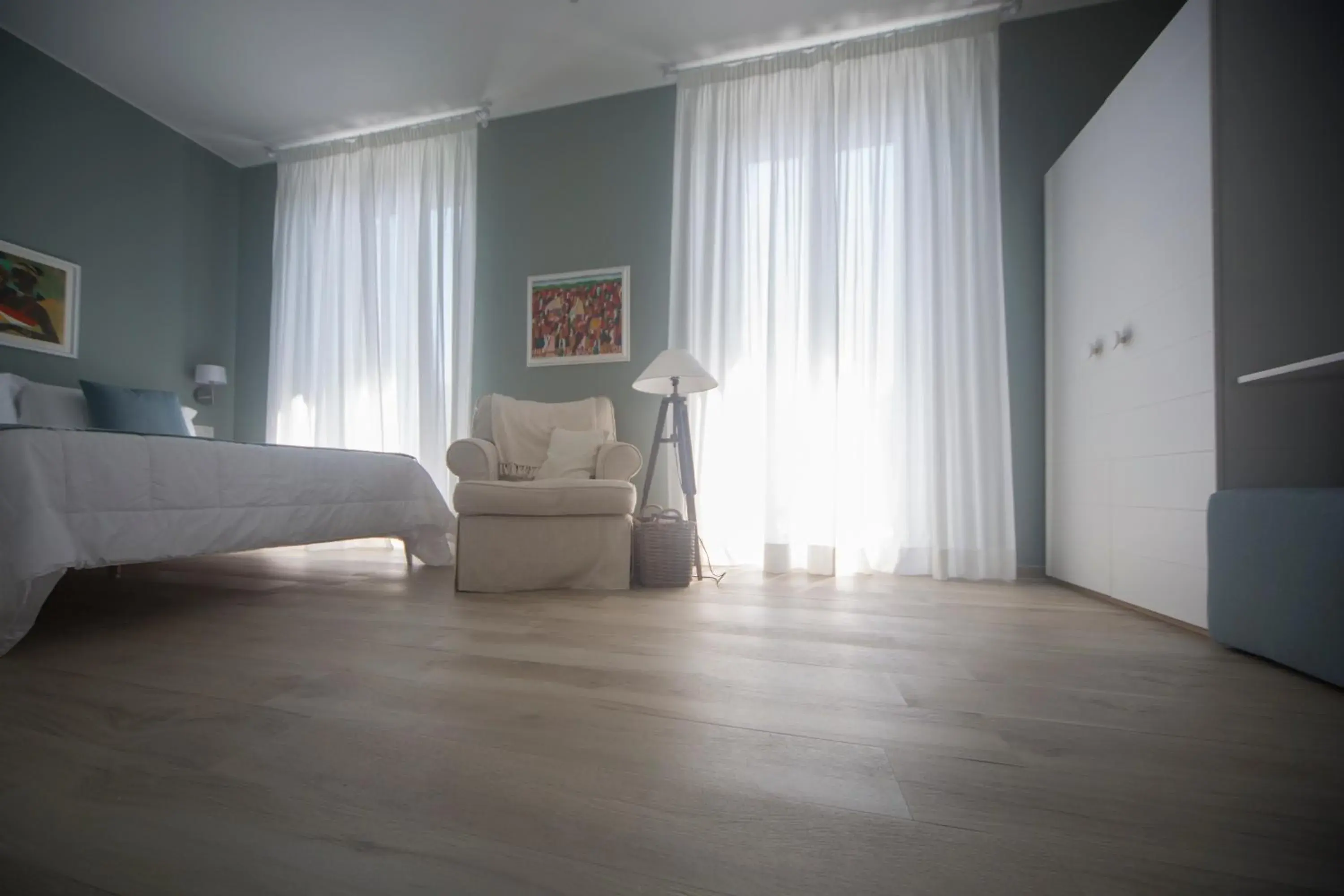 Bedroom, Seating Area in Blu Hotel