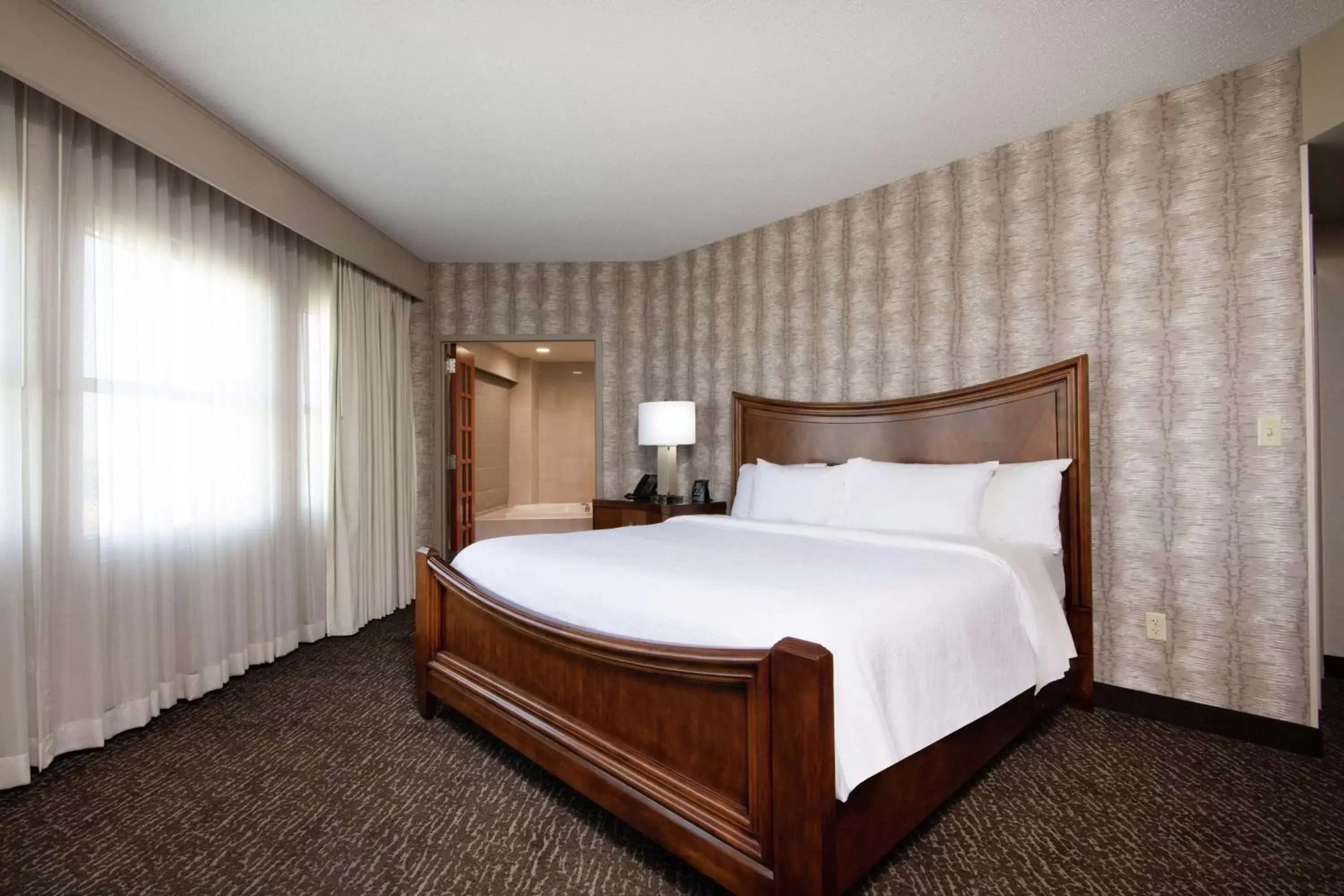 Bed in Embassy Suites Northwest Arkansas - Hotel, Spa & Convention Center