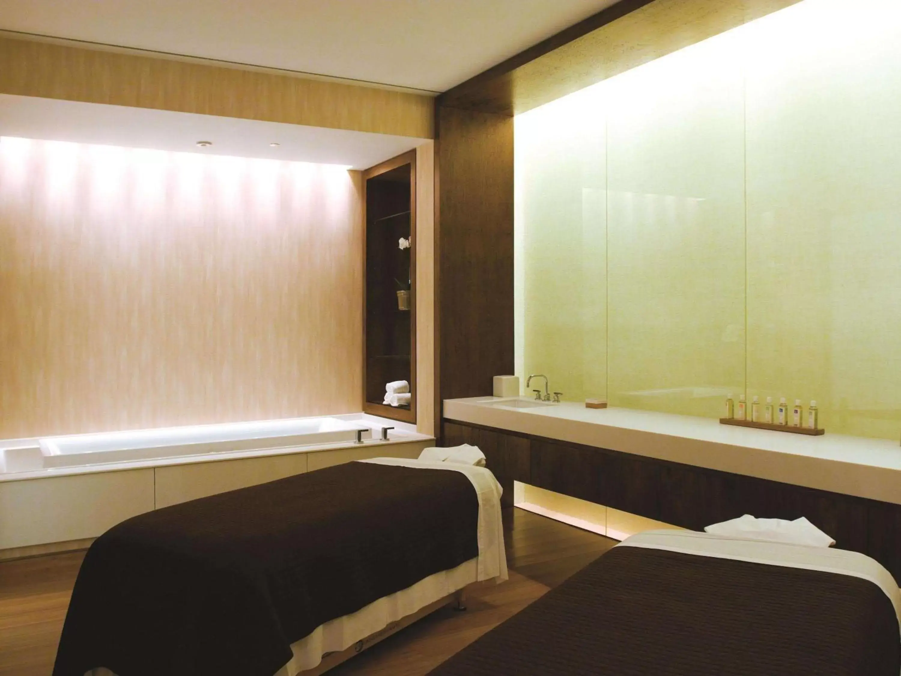 Spa and wellness centre/facilities, Bed in Fairmont Chicago Millennium Park