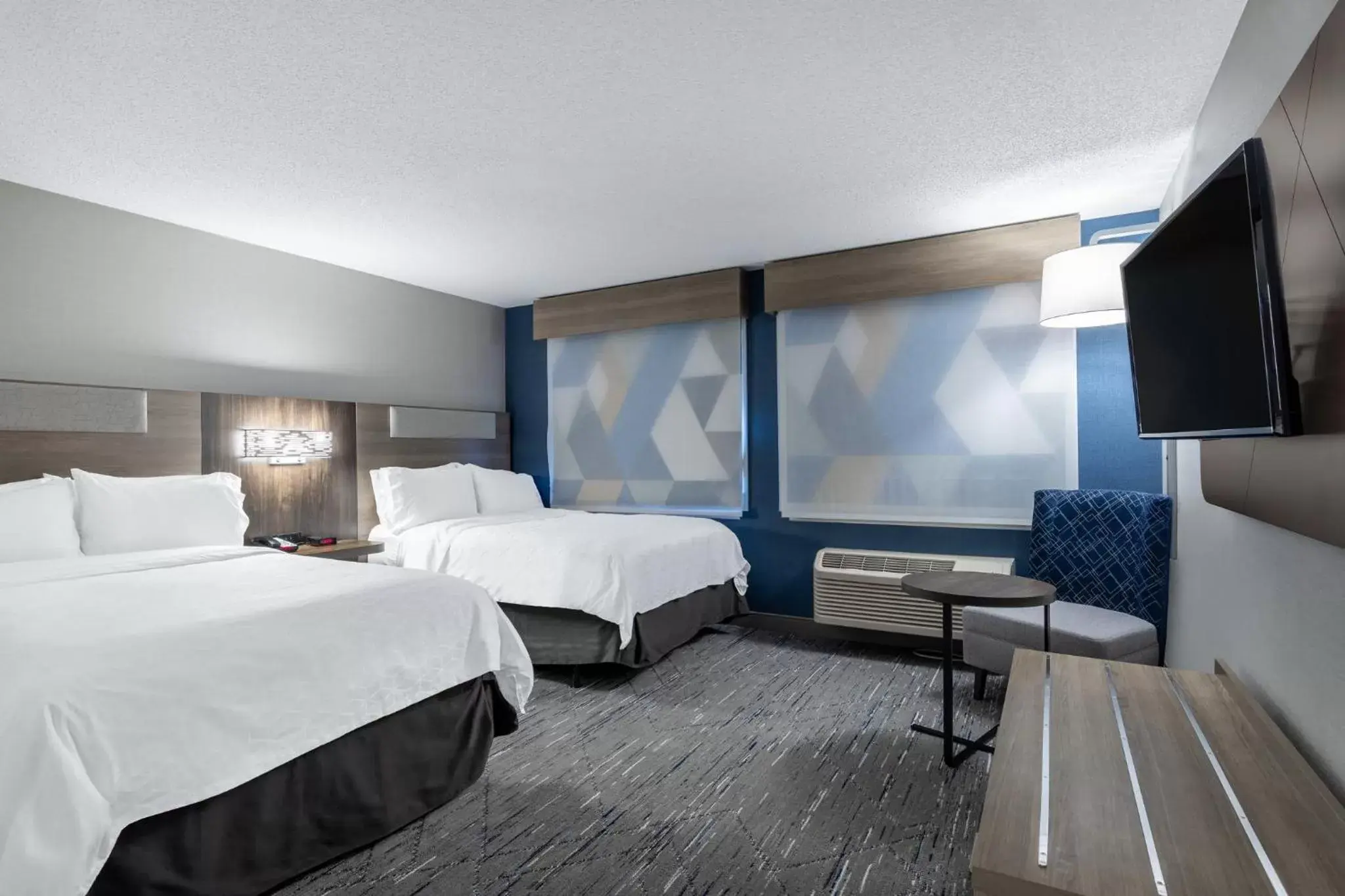 Photo of the whole room, Bed in Holiday Inn Express Hotel & Suites-St. Paul, an IHG Hotel