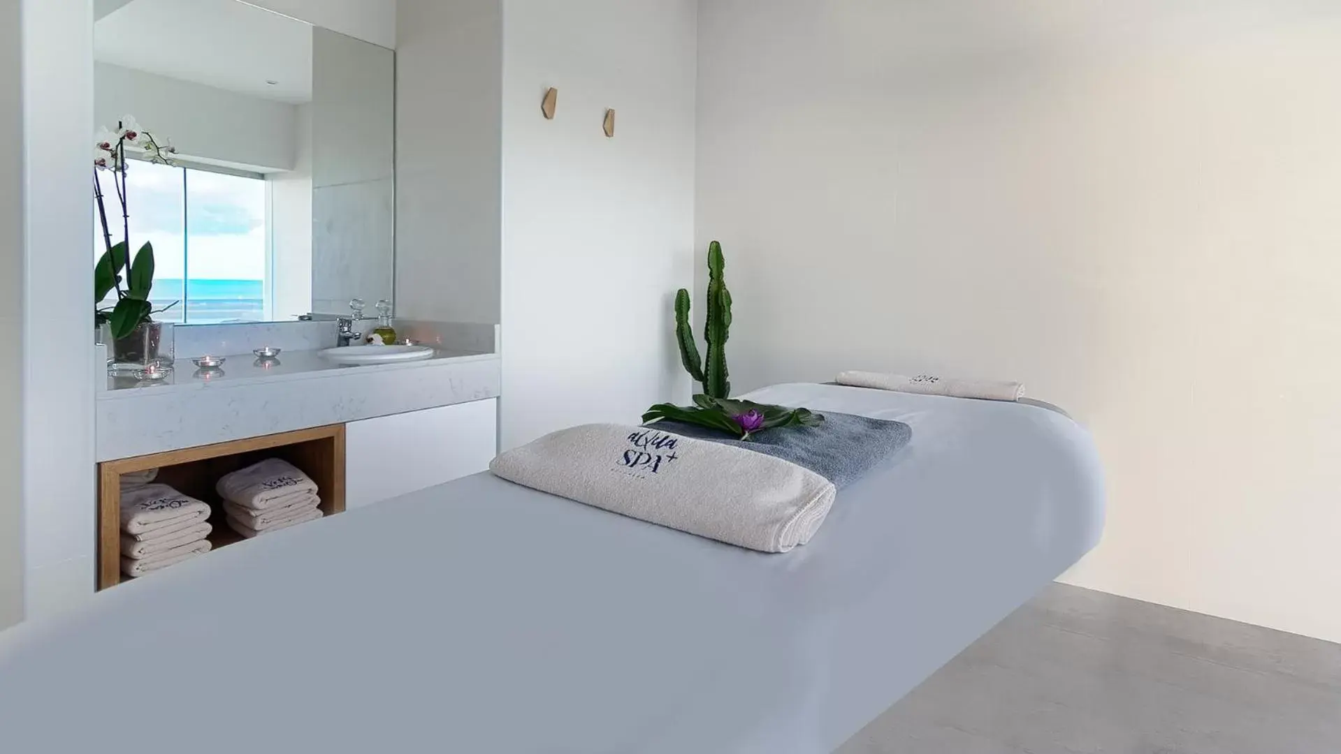 Massage, Bed in Arrecife Gran Hotel & Spa