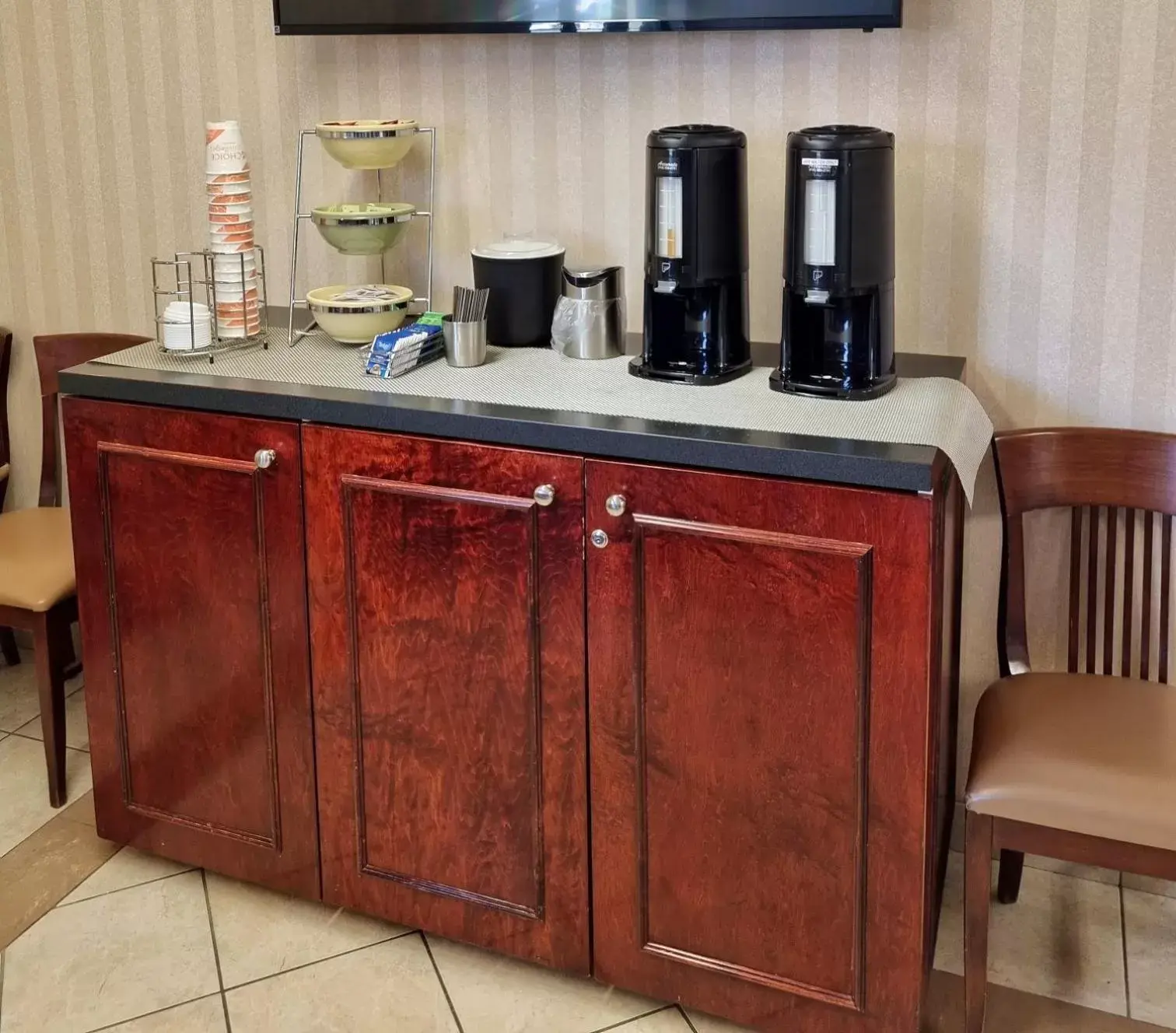 Breakfast, Kitchen/Kitchenette in Quality Inn Peterborough