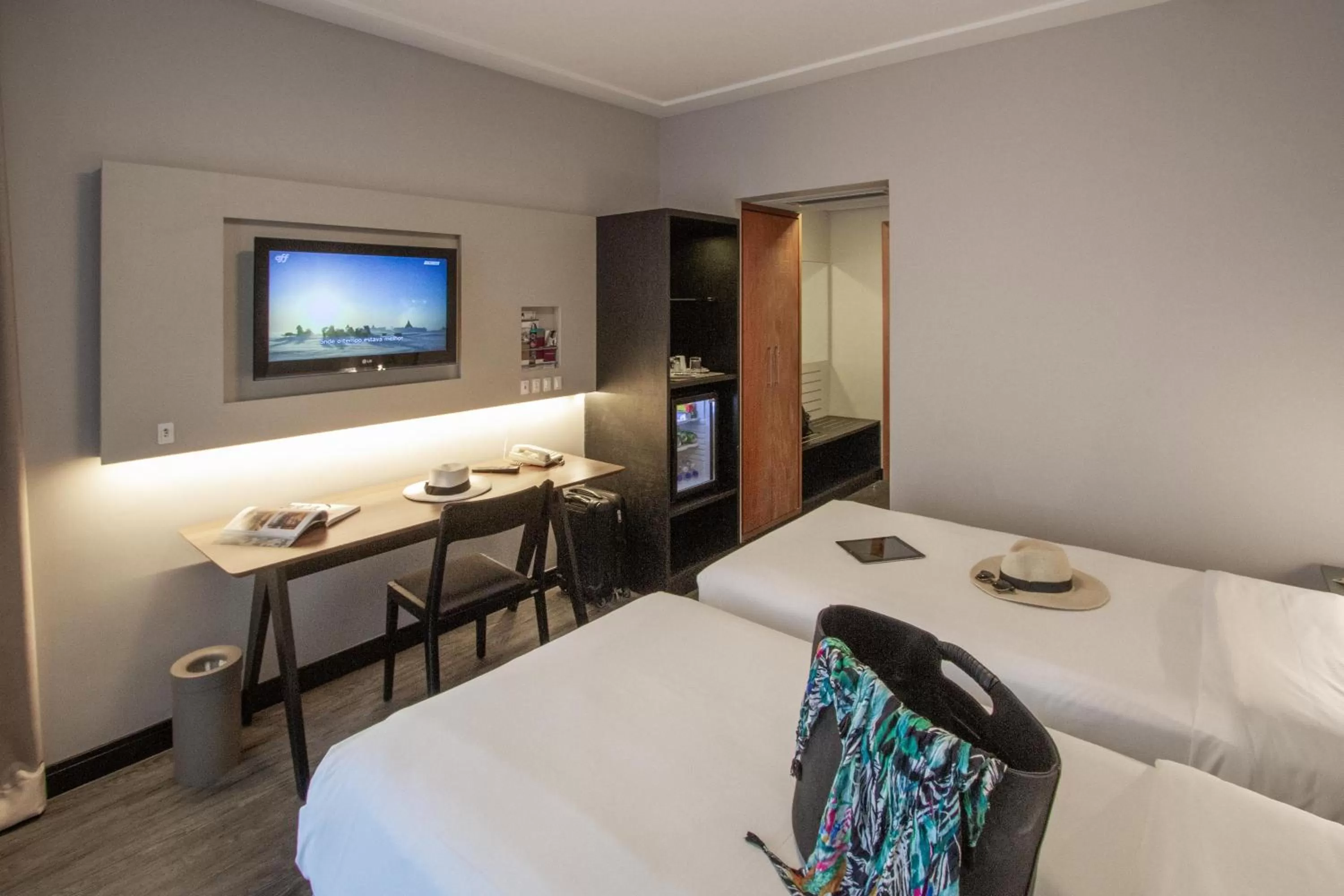 Photo of the whole room, Bed in Mercure Florianópolis