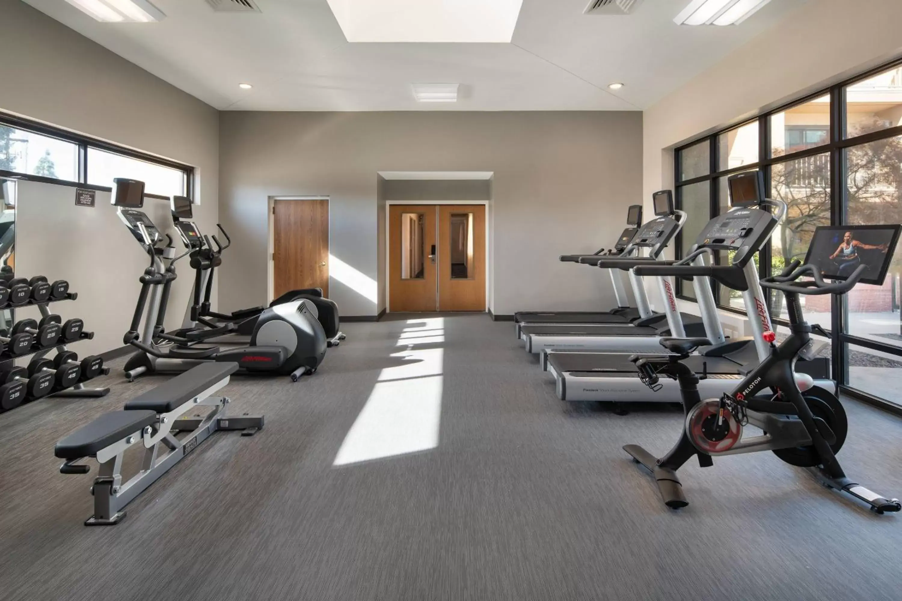 Fitness centre/facilities, Fitness Center/Facilities in Courtyard by Marriott Bakersfield