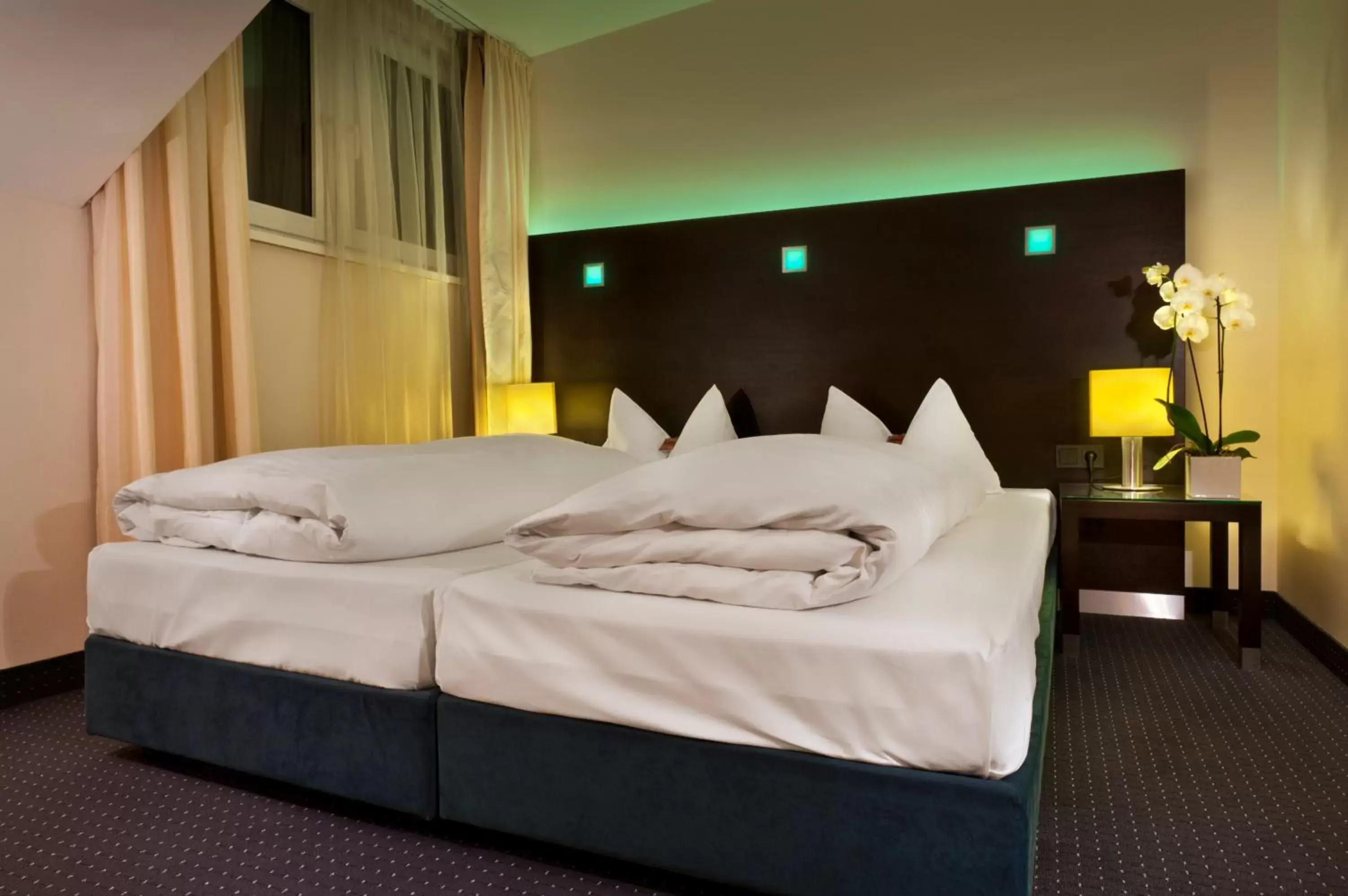 Bed in Flemings Hotel München-City