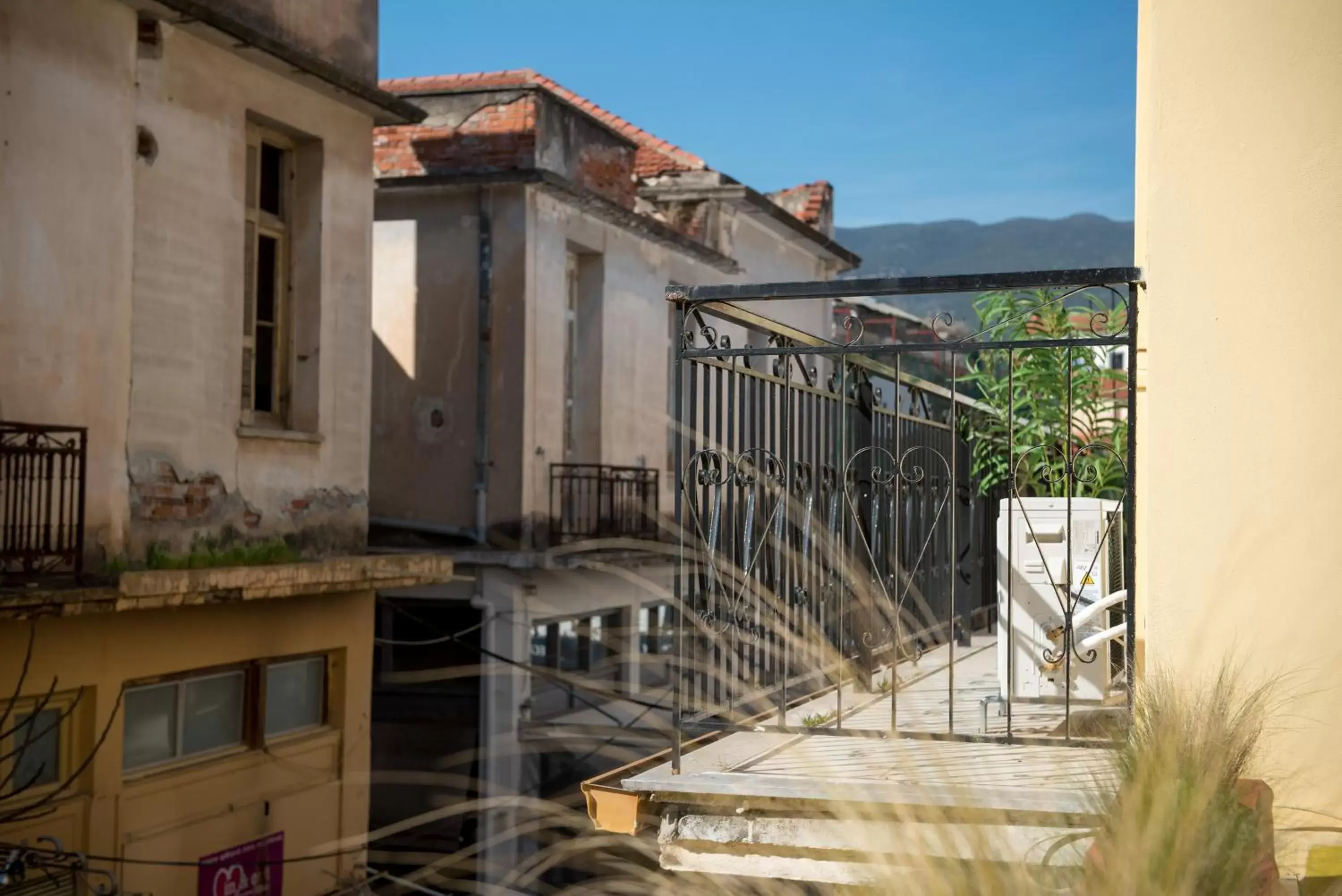 Balcony/Terrace in 1920s Rooms