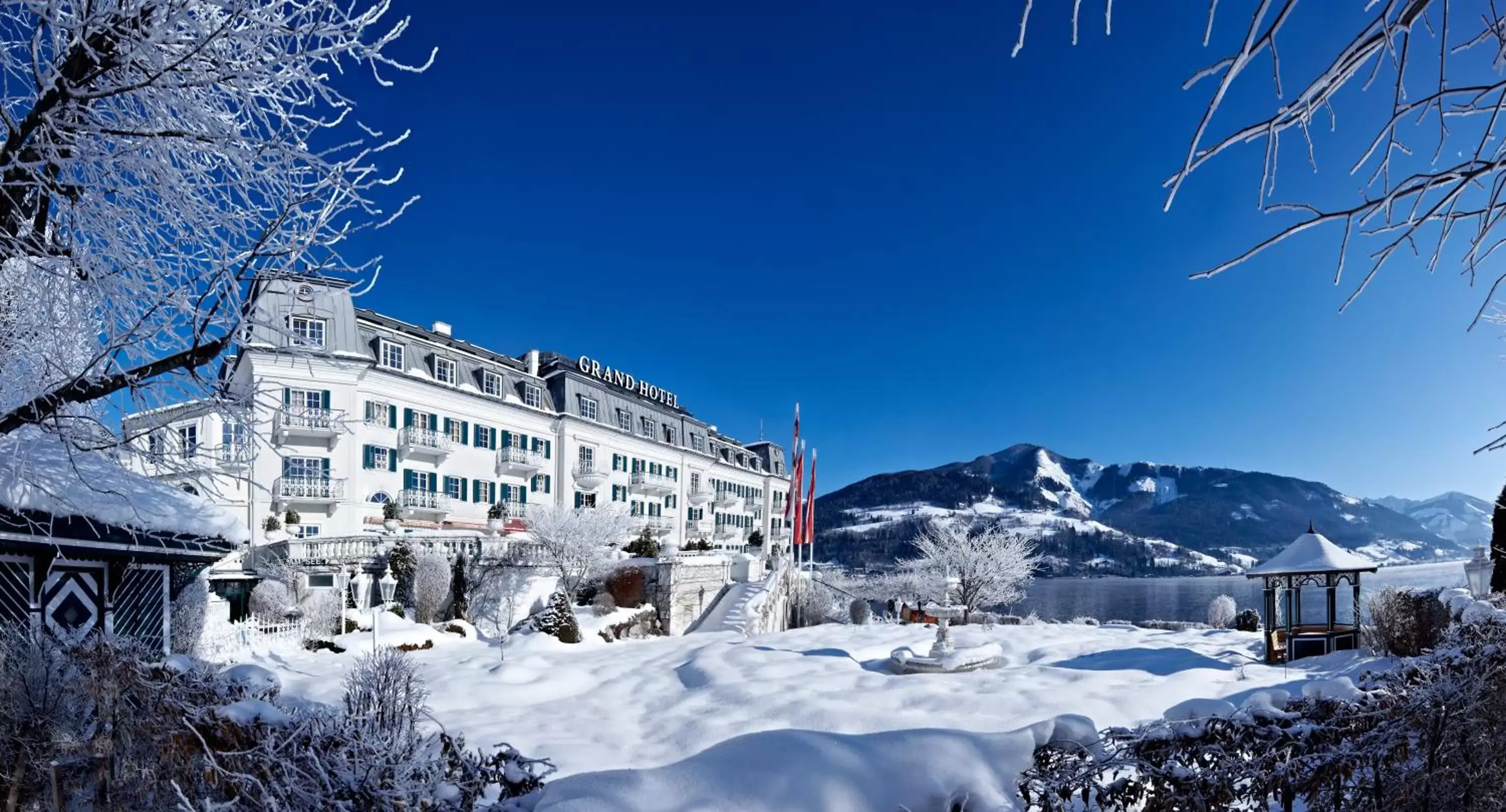 Facade/entrance, Winter in Grand Hotel Zell am See