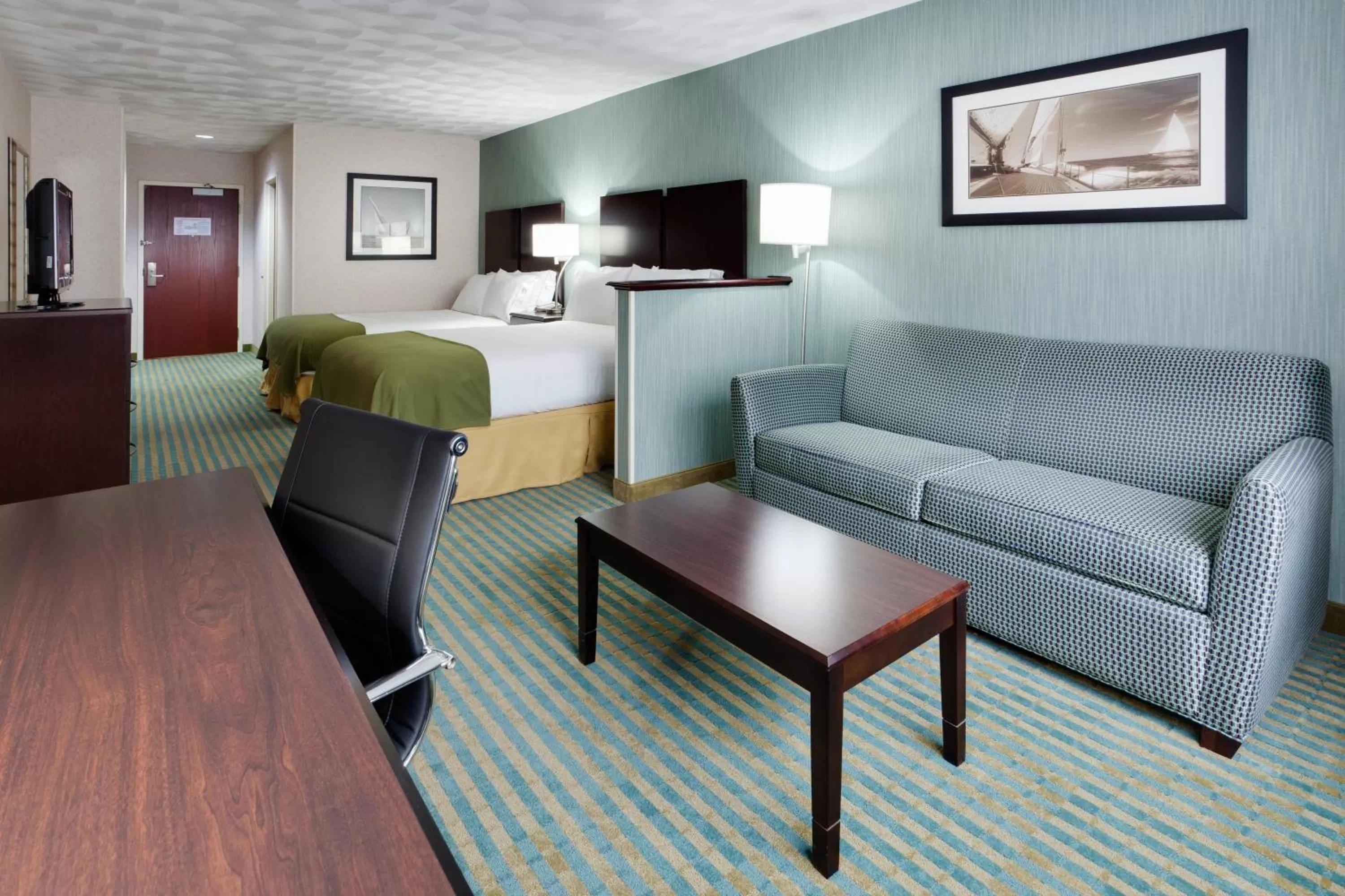 Photo of the whole room, Bed in Holiday Inn Express & Suites Smithfield - Providence by IHG