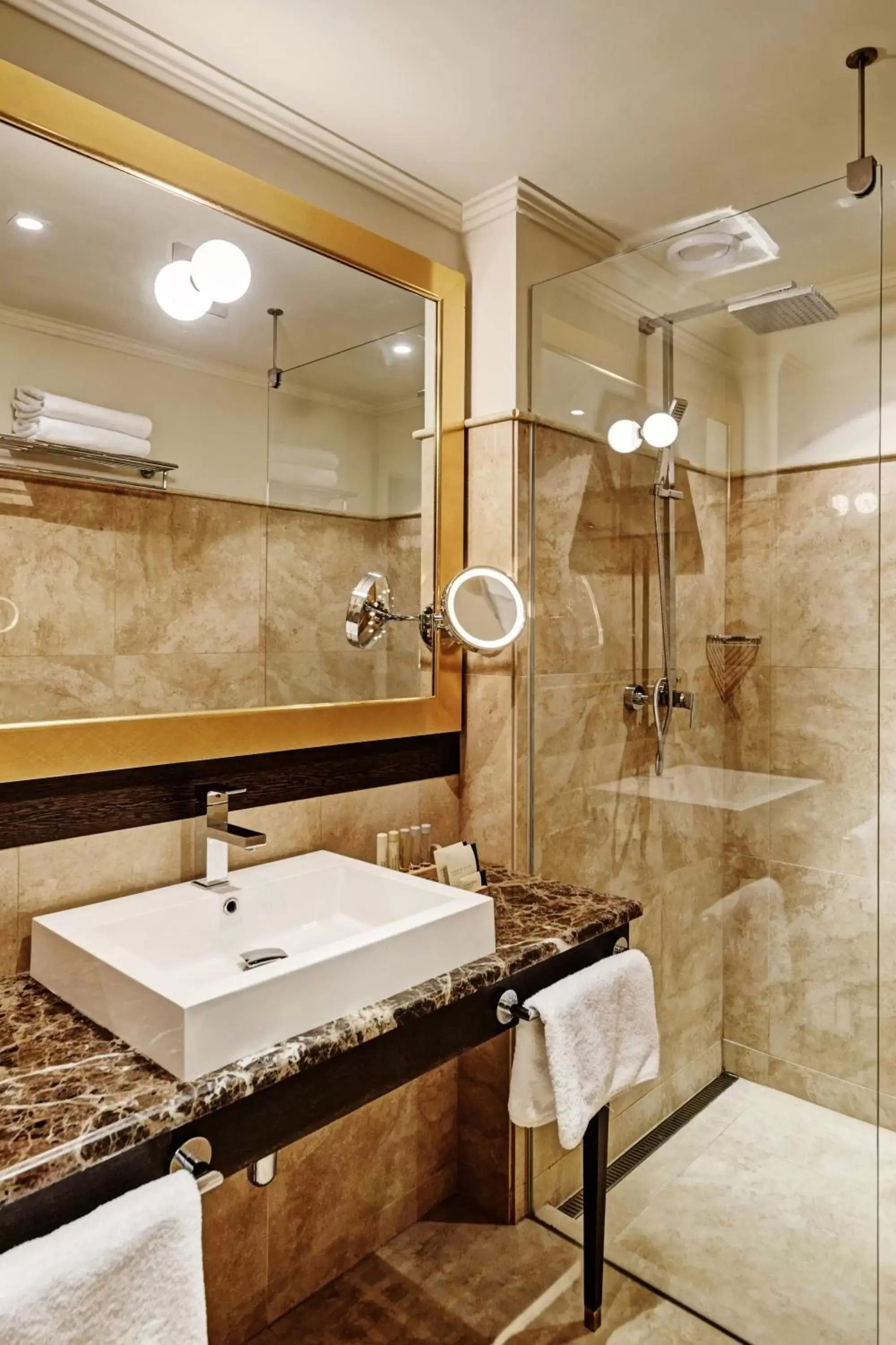 Shower, Bathroom in Grandezza Hotel Luxury Palace