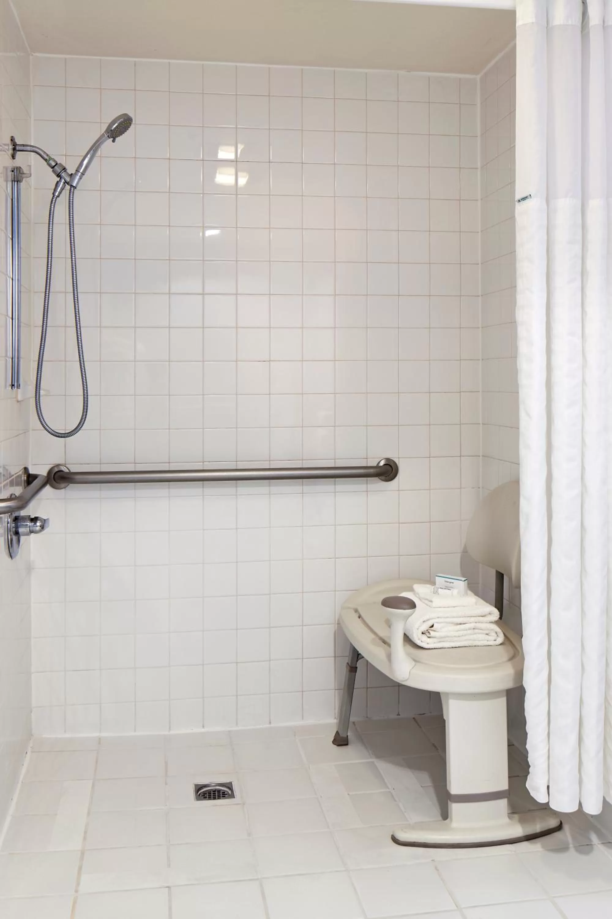 Bathroom in La Quinta by Wyndham Thousand Oaks-Newbury Park