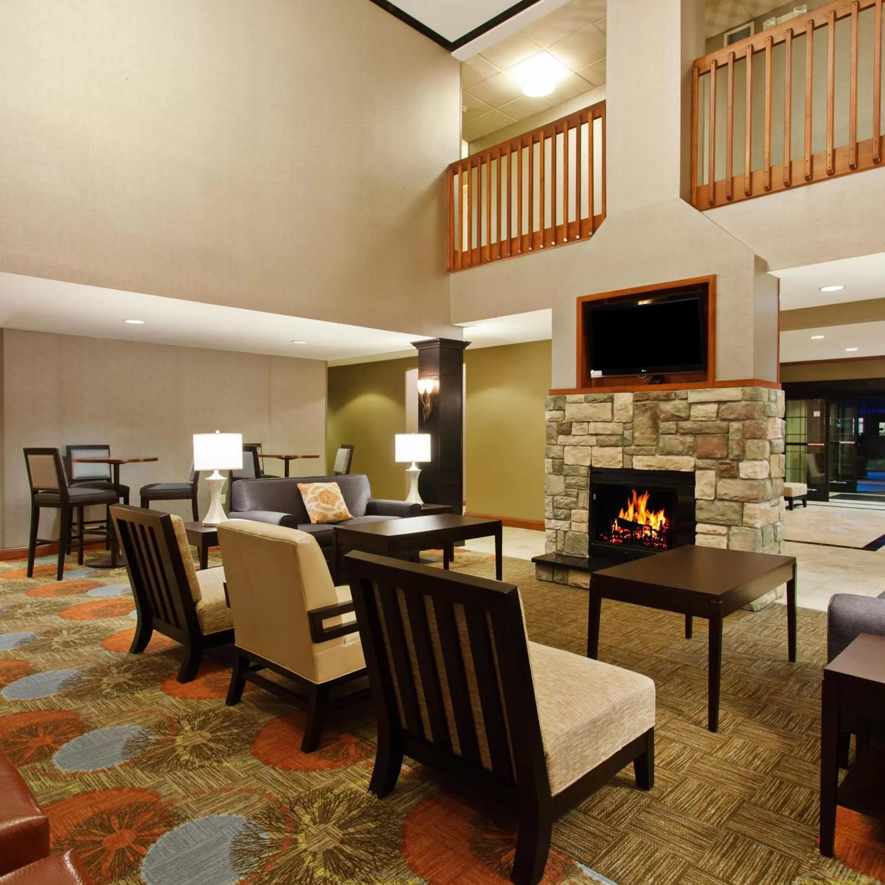 Communal lounge/ TV room, Restaurant/Places to Eat in Staybridge Suites Fairfield Napa Valley Area, an IHG Hotel