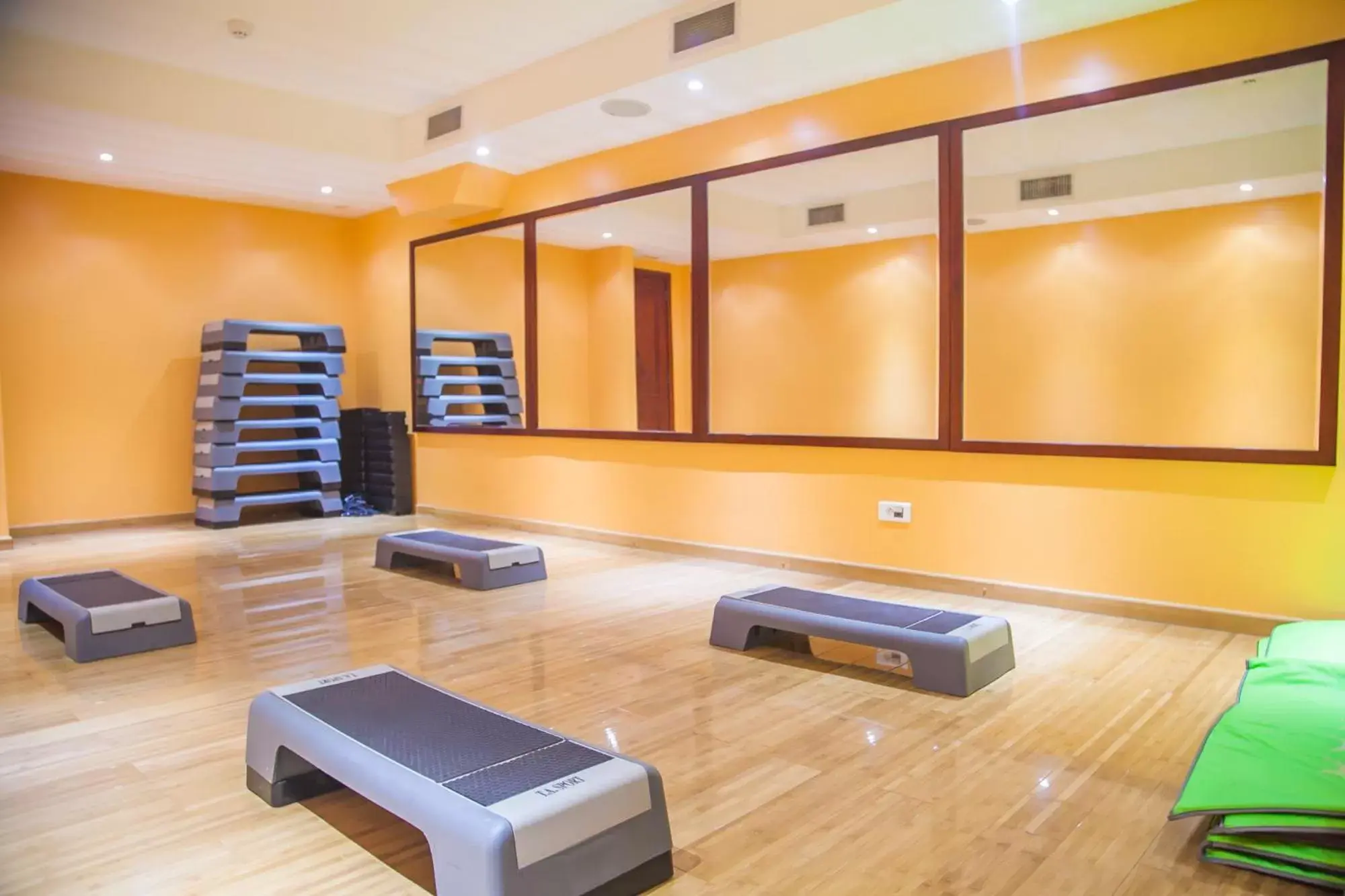 Fitness centre/facilities, Business Area/Conference Room in Grand Legacy Hotel