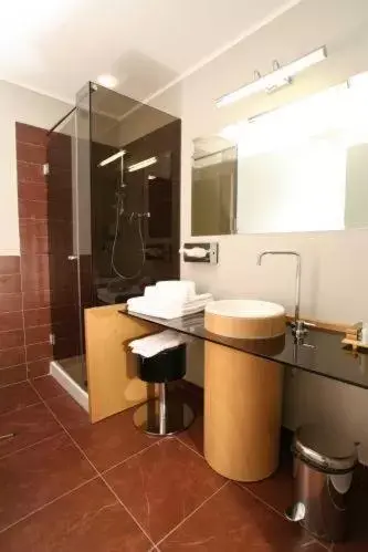 Bathroom in Admiral Park Hotel