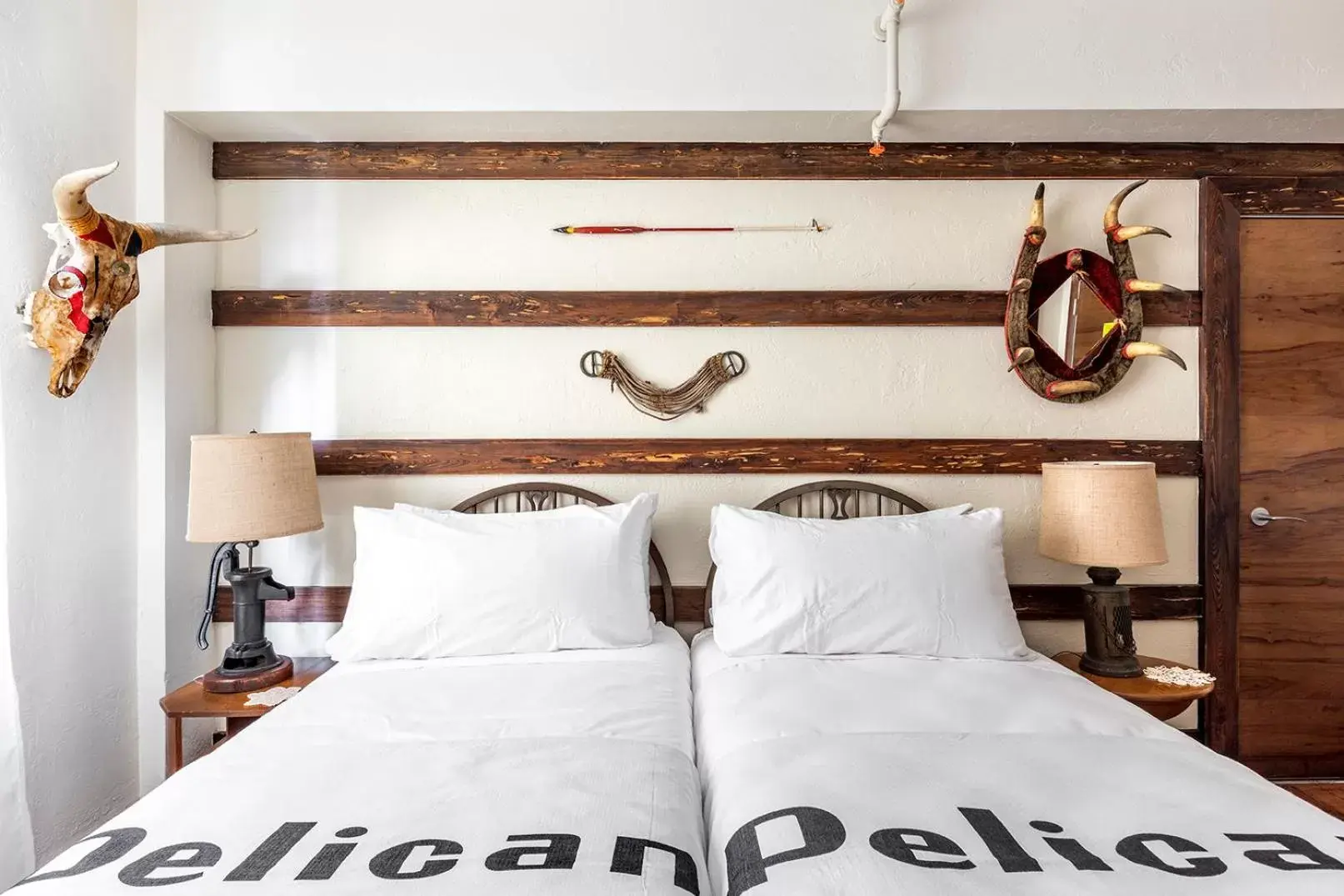 Photo of the whole room, Bed in Pelican Hotel