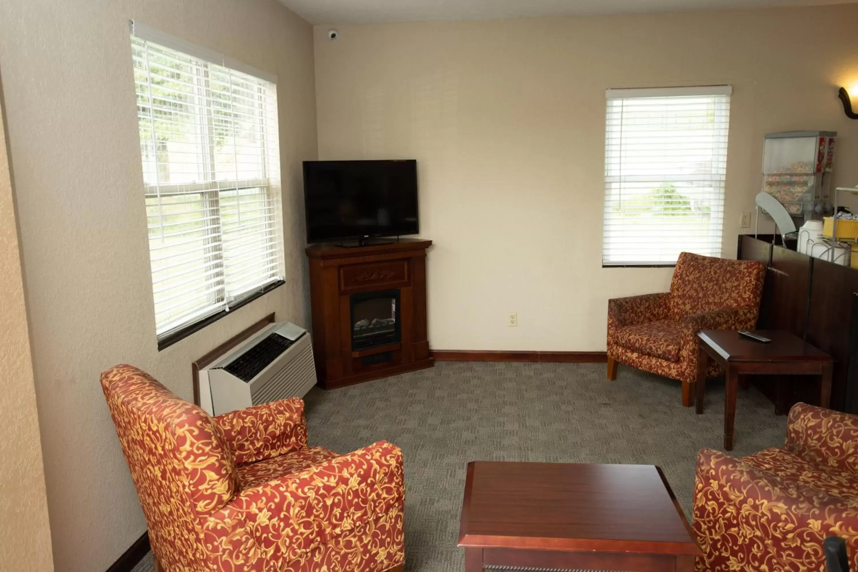 Lobby or reception, Seating Area in Days Inn by Wyndham Fairmont