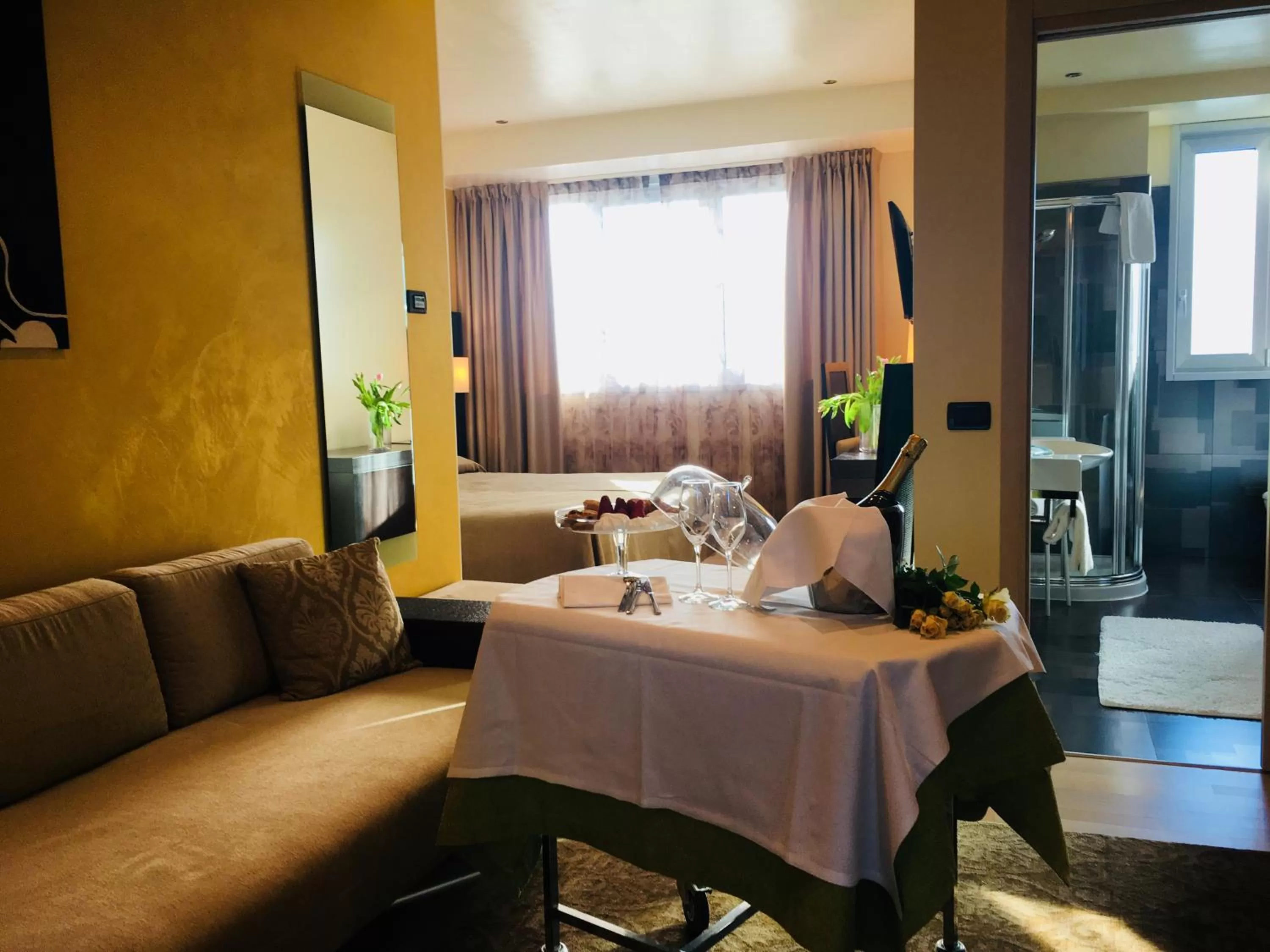 Living room, Bed in Hotel Kristal 3 Stelle Superior