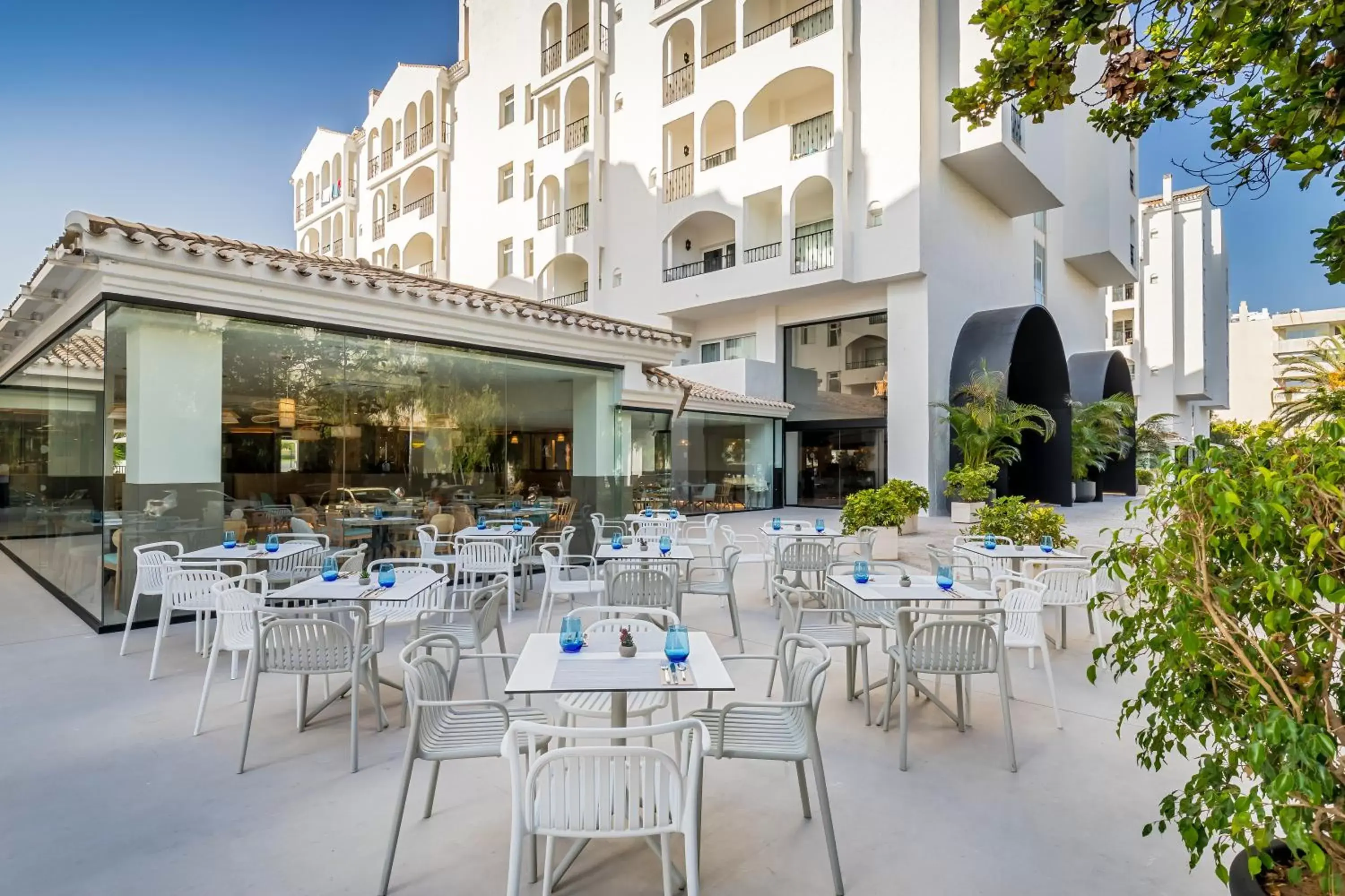 Property building, Restaurant/Places to Eat in Occidental Puerto Banús