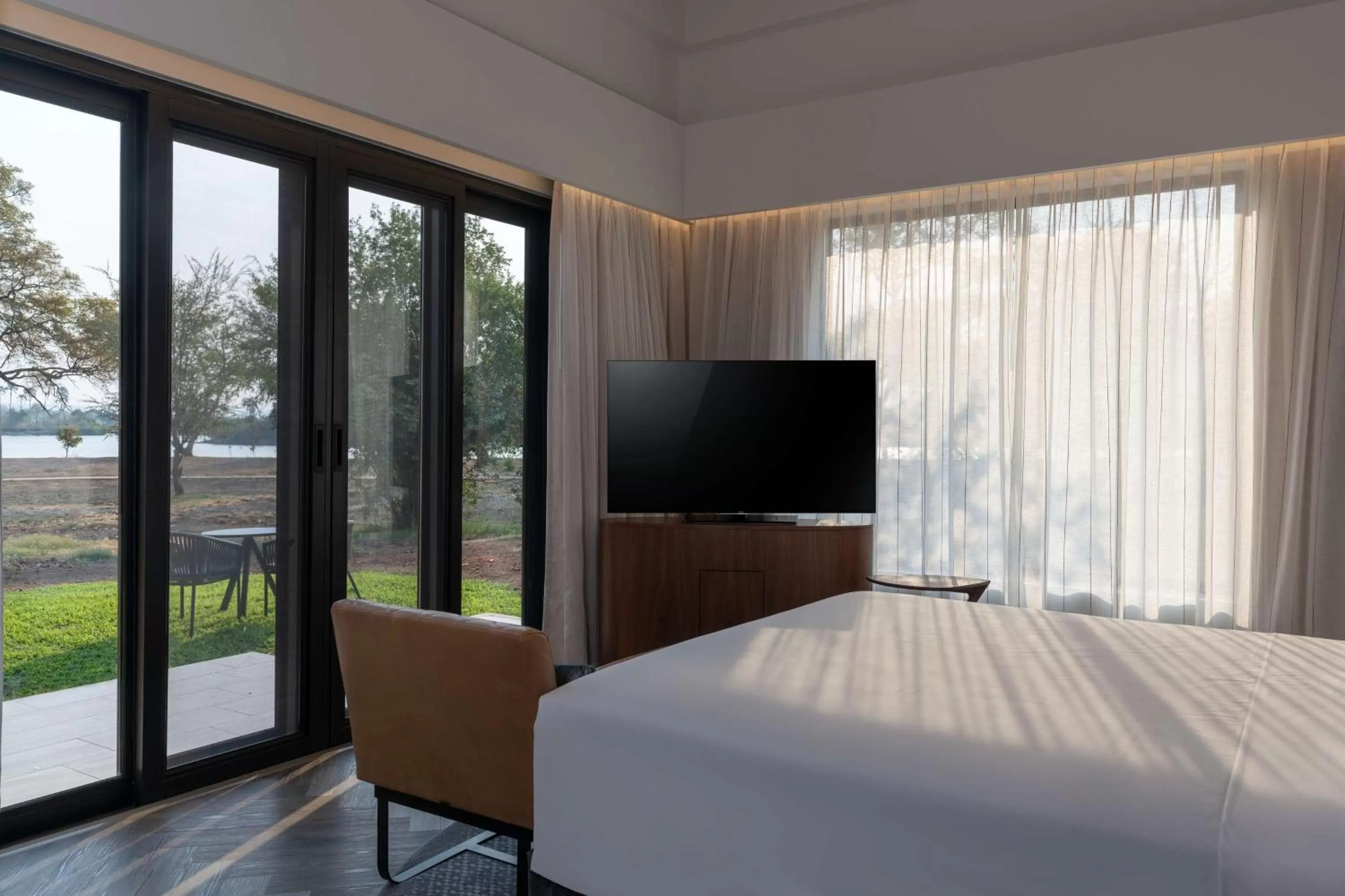 Photo of the whole room, Bed in Radisson Blu Mosi-oa-Tunya Livingstone Resort