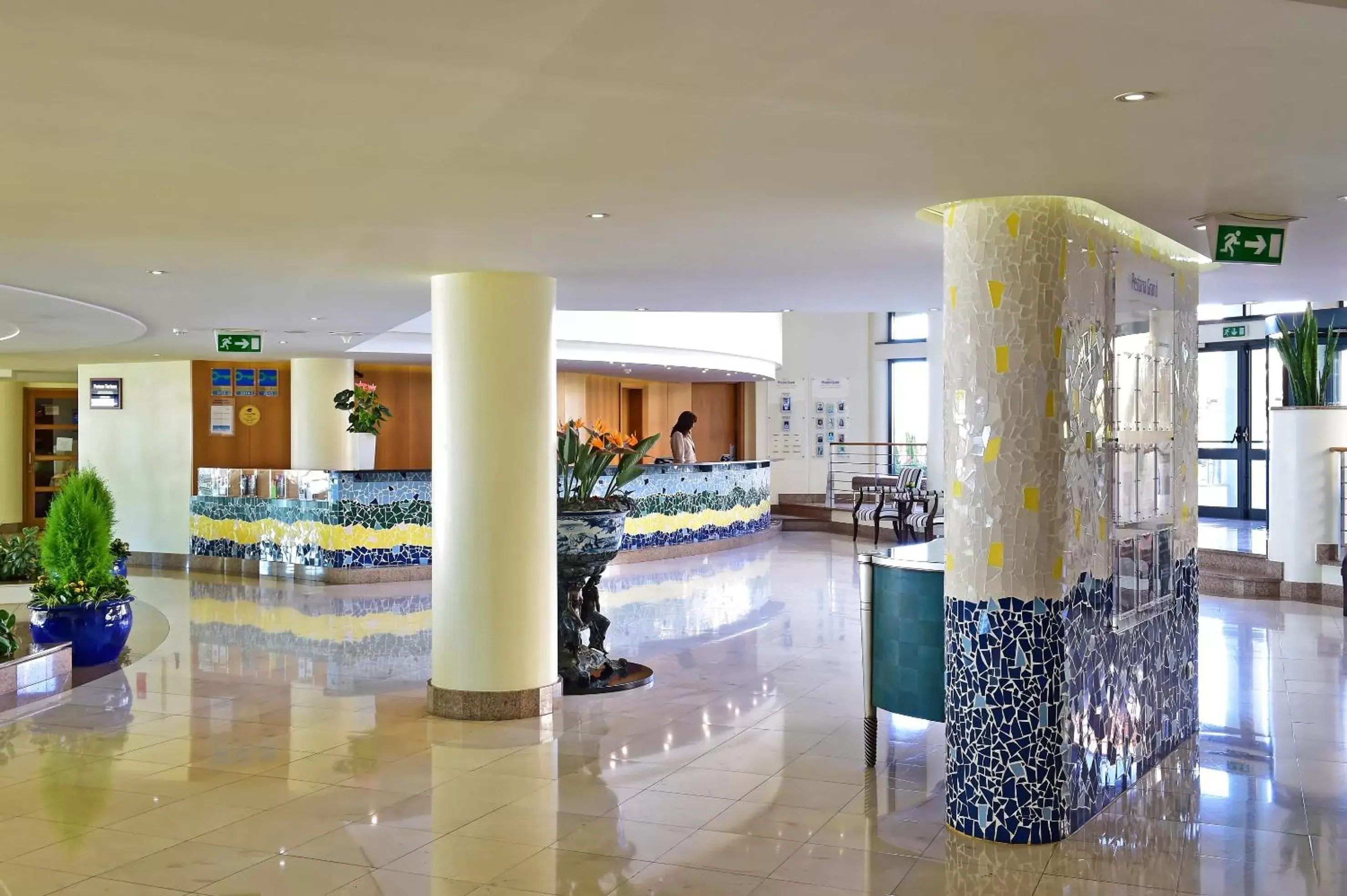 Lobby or reception, Lounge/Bar in Pestana Grand Ocean Resort Hotel